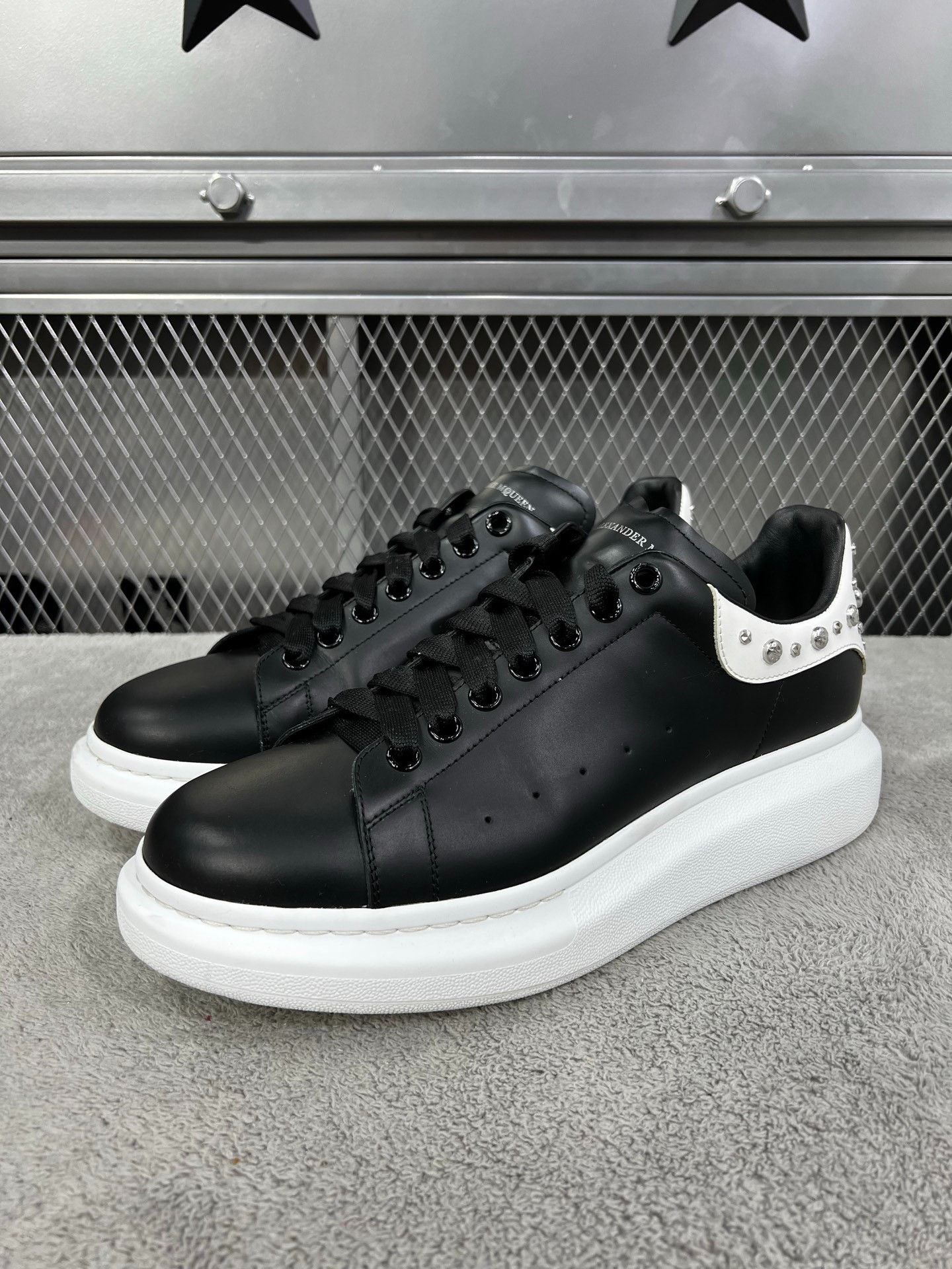 Alexander McQueen Alexander McQueen Black Lowtop Sneakers 45.5 Men Size US 12 / EU 45 - 1 Thumbnail