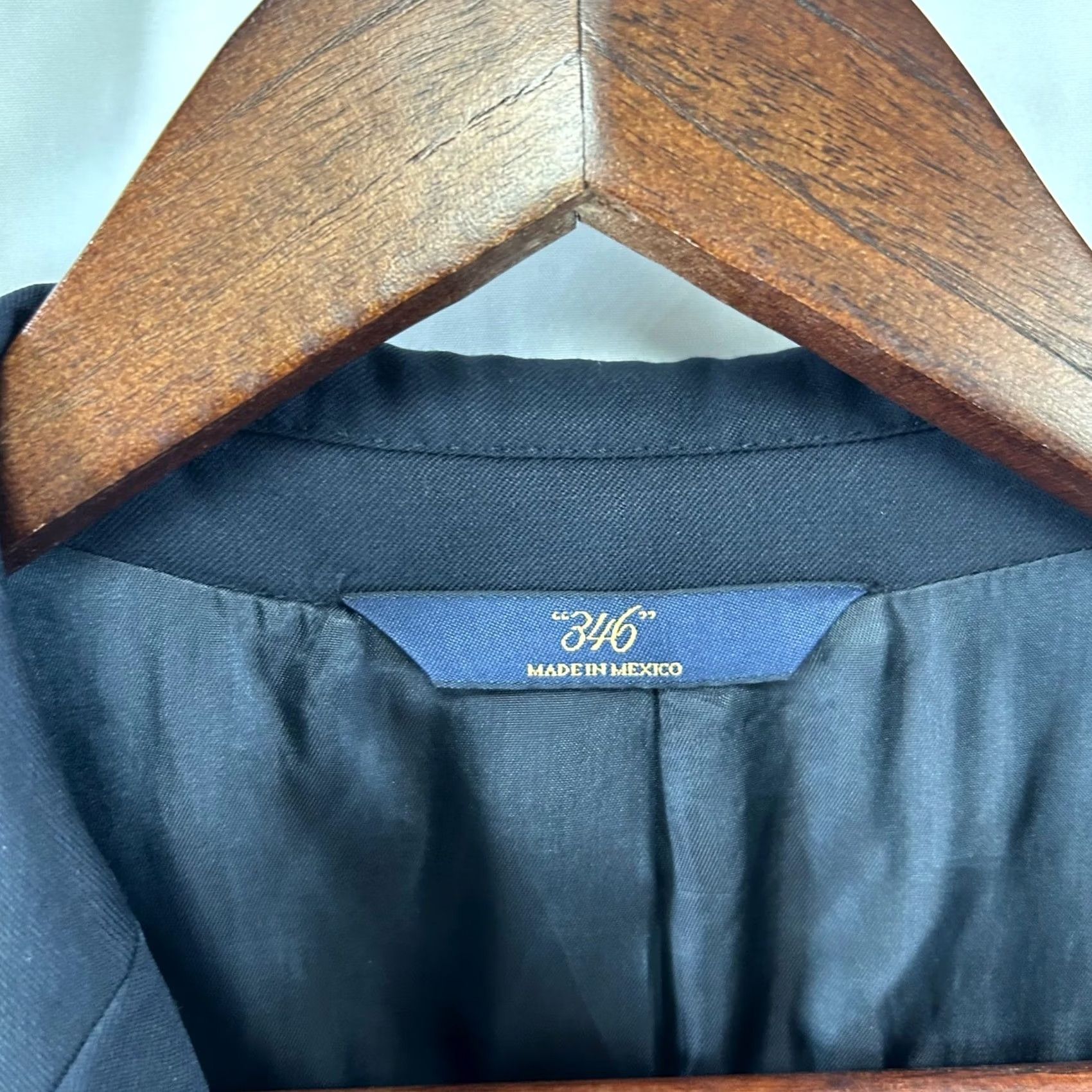 Brooks Brothers Brooks Brothers 346 Navy Blue Blazer Mens 43R 100% Wool Gold Button Sport Coat Size 46R - 5 Thumbnail