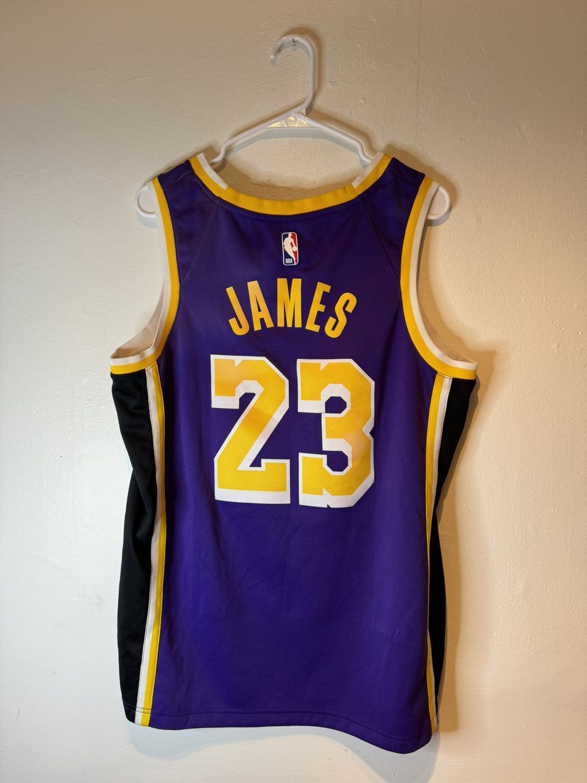 Nike Nike Lebron James Swingman Jersey 23 LA Lakers Purple Size L Size US M / EU 48-50 / 2 - 4 Thumbnail