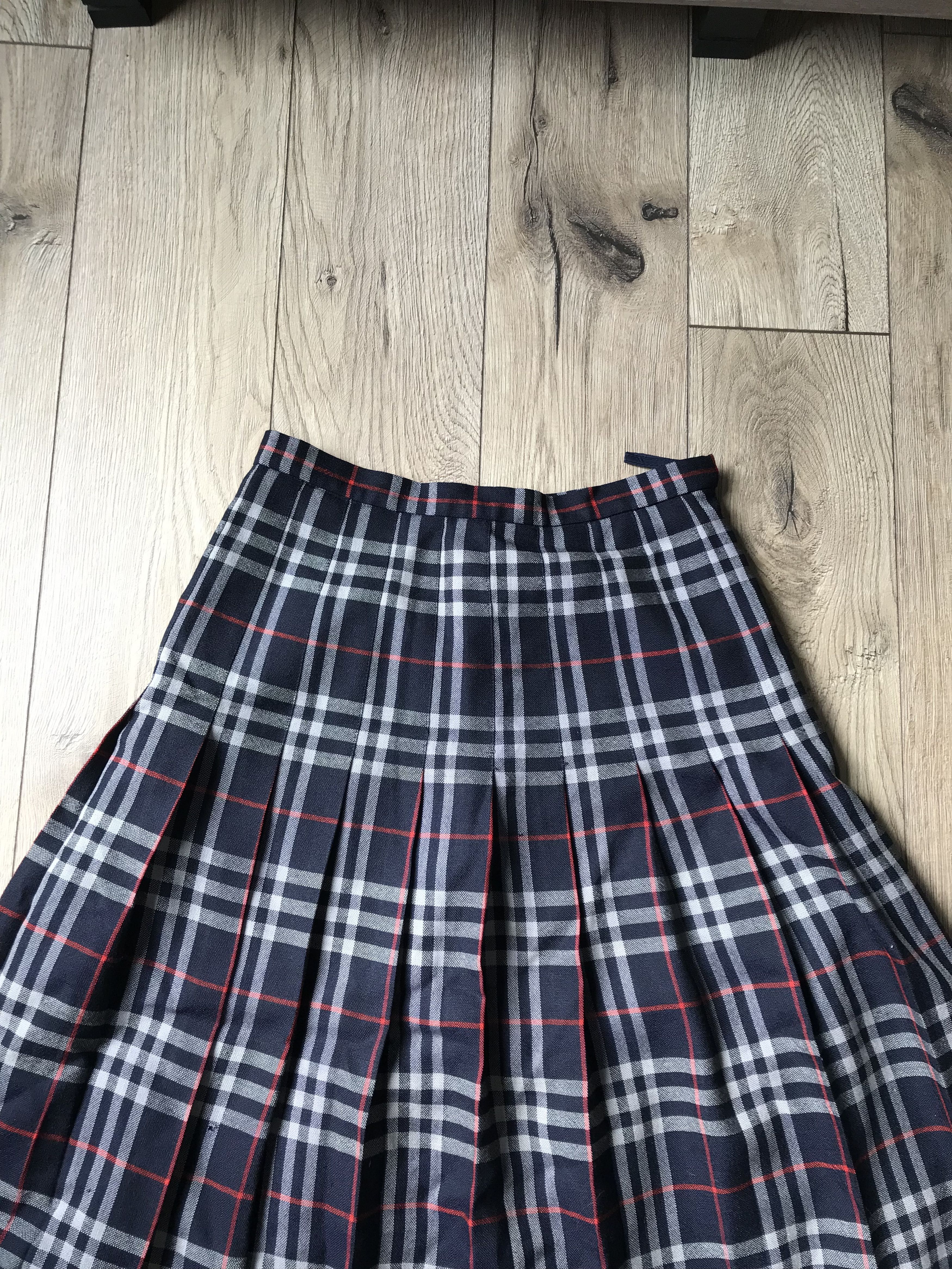 Burberry Beautiful Burberry wool skirt British style vintage Size 27" / US 4 / IT 40 - 8 Thumbnail