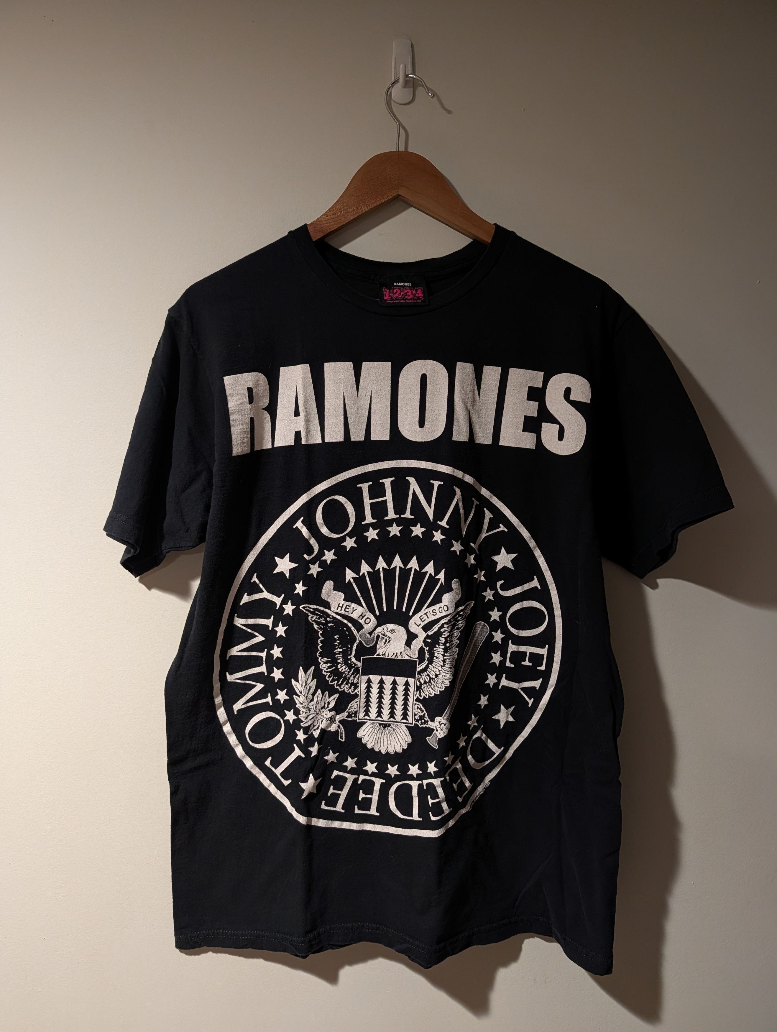 Band Tees Vintage 2008 Ramones Band Cast Black X-Large T-Shirt Size US XL / EU 56 / 4 - 1 Thumbnail