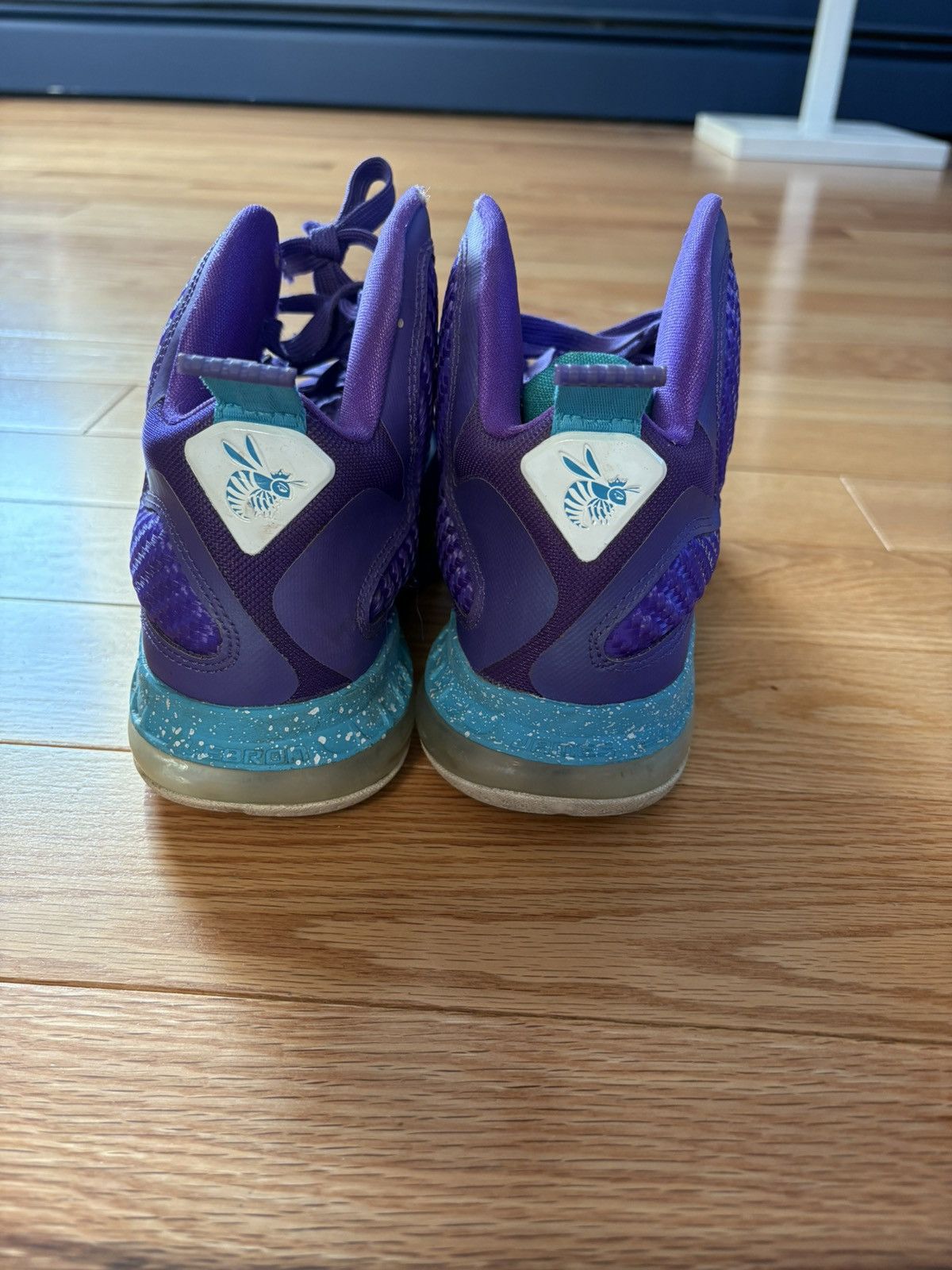 Nike Lebron 9 Hornet Size US 5.5 / EU 38 - 4 Thumbnail