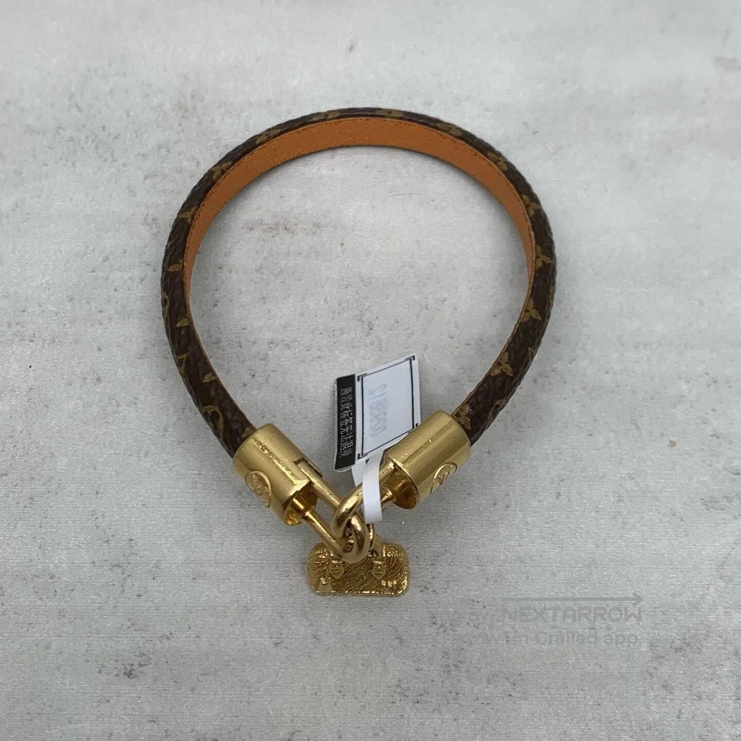 Louis Vuitton lv brown monogram bracelet with gold clasp. Size ONE SIZE - 2 Thumbnail