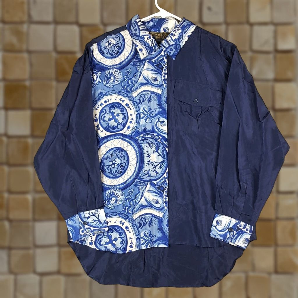 Vintage VINTAGE Casual Isle Women's Button-Up Shirt L Blue Silk 80s Preppy Outdoor Golf Tennis Size L / US 10 / IT 46 - 1 Thumbnail