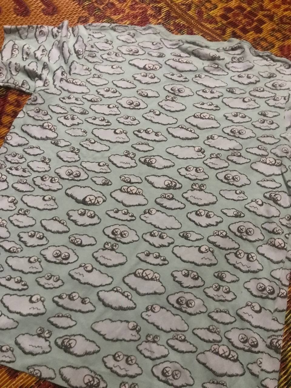 Kaws Kaws Uniqlo All Over Clouds Tee Size US XS / EU 42 / 0 - 5 Thumbnail
