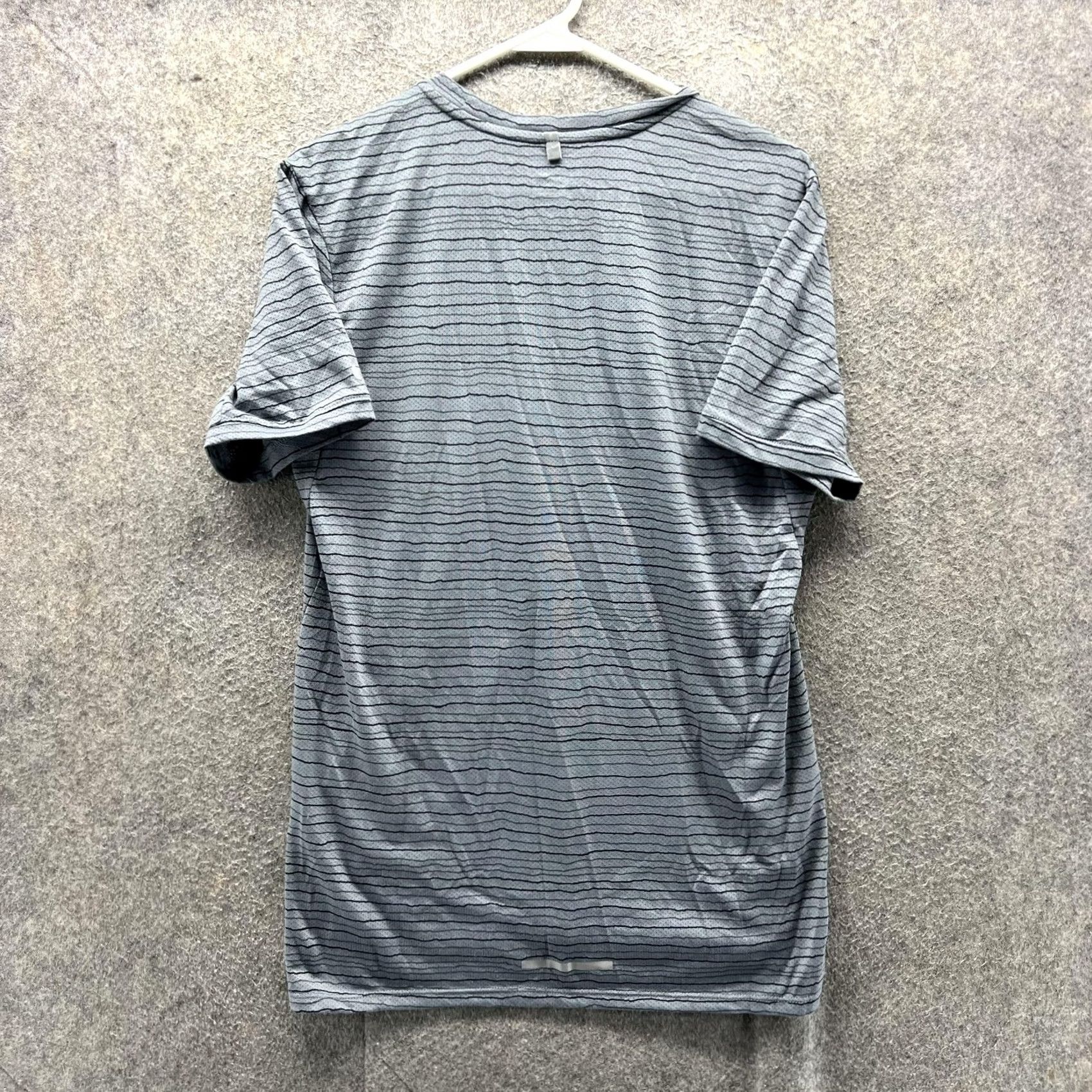 Nike Nike Dri-FIT Running Shirt Mens Medium Gray Stripe Athletic Training Top Size US M / EU 48-50 / 2 - 2 Thumbnail