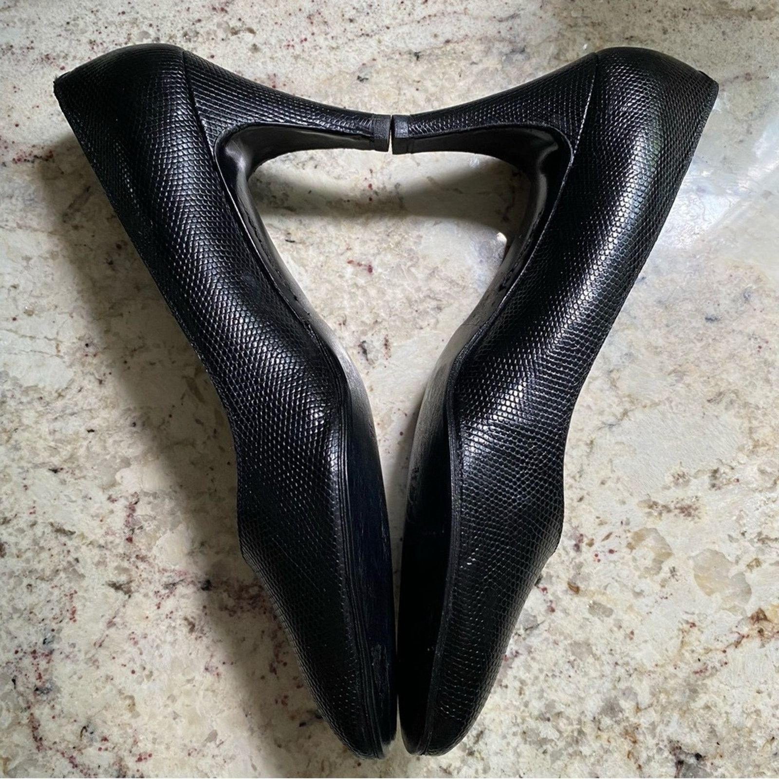 Other Helene Arpels Textured Black Leather Pumps Italy 9.5 AA Size US 9.5 / IT 39.5 - 4 Thumbnail