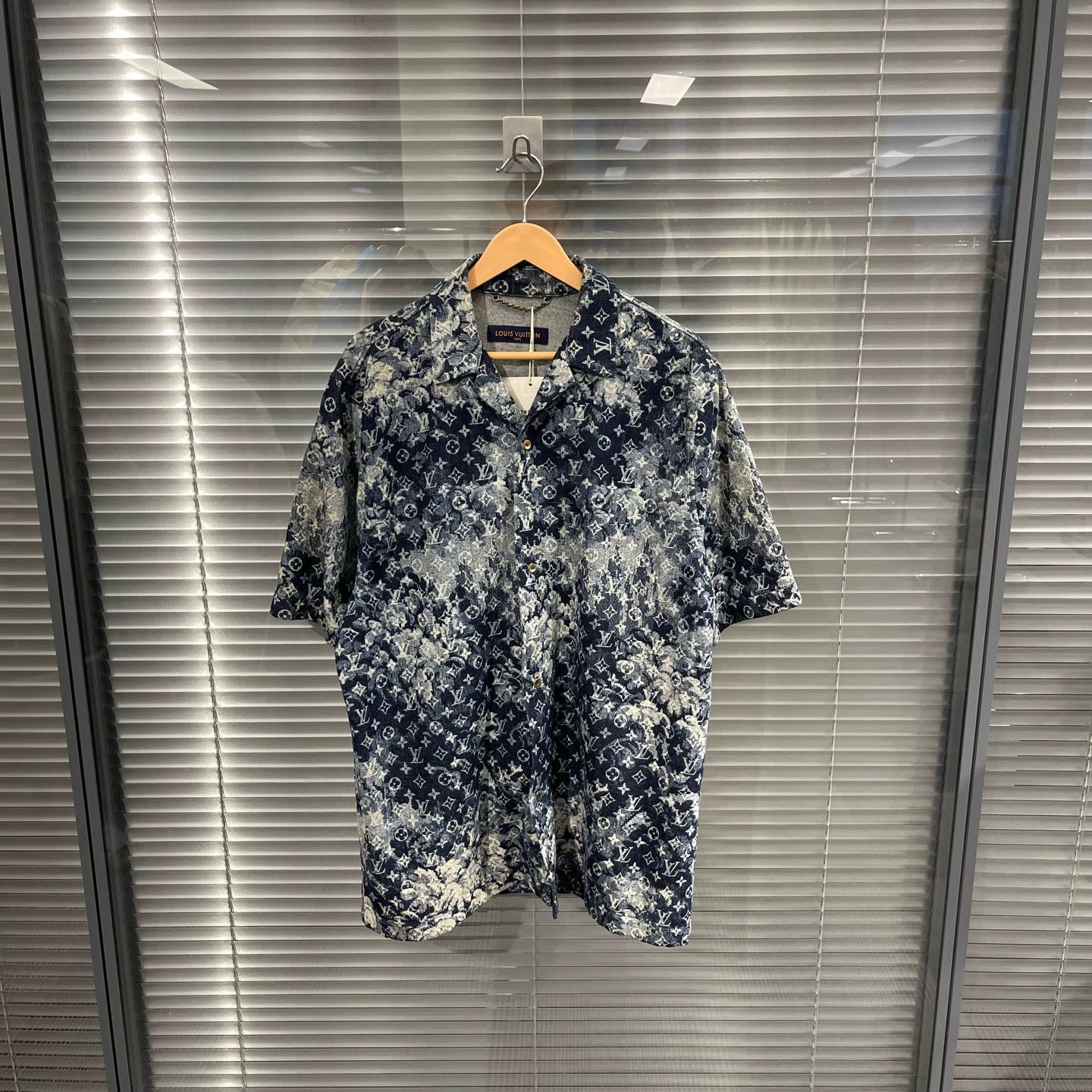 Louis Vuitton Louis Vuitton tapestry denim short sleeve shirt L Size US L / EU 52-54 / 3 - 1 Thumbnail