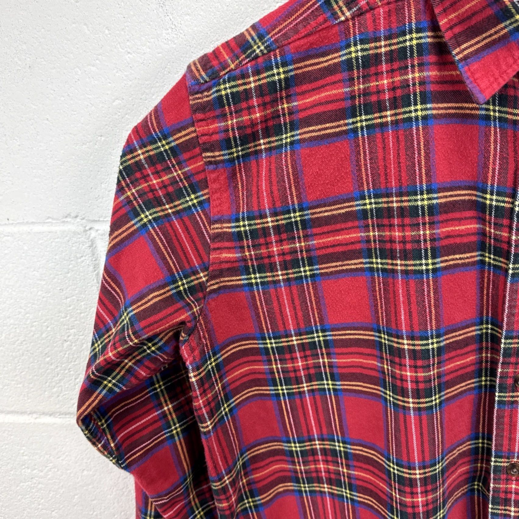 Vintage VINTAGE L.L.Bean DL10 Men’s Large Shirt Red Plaid Flannel Cotton Pocket Button-Up Christmas Plaid Shirts Mens Regular Long Sleeve Size US L / EU 52-54 / 3 - 6 Thumbnail