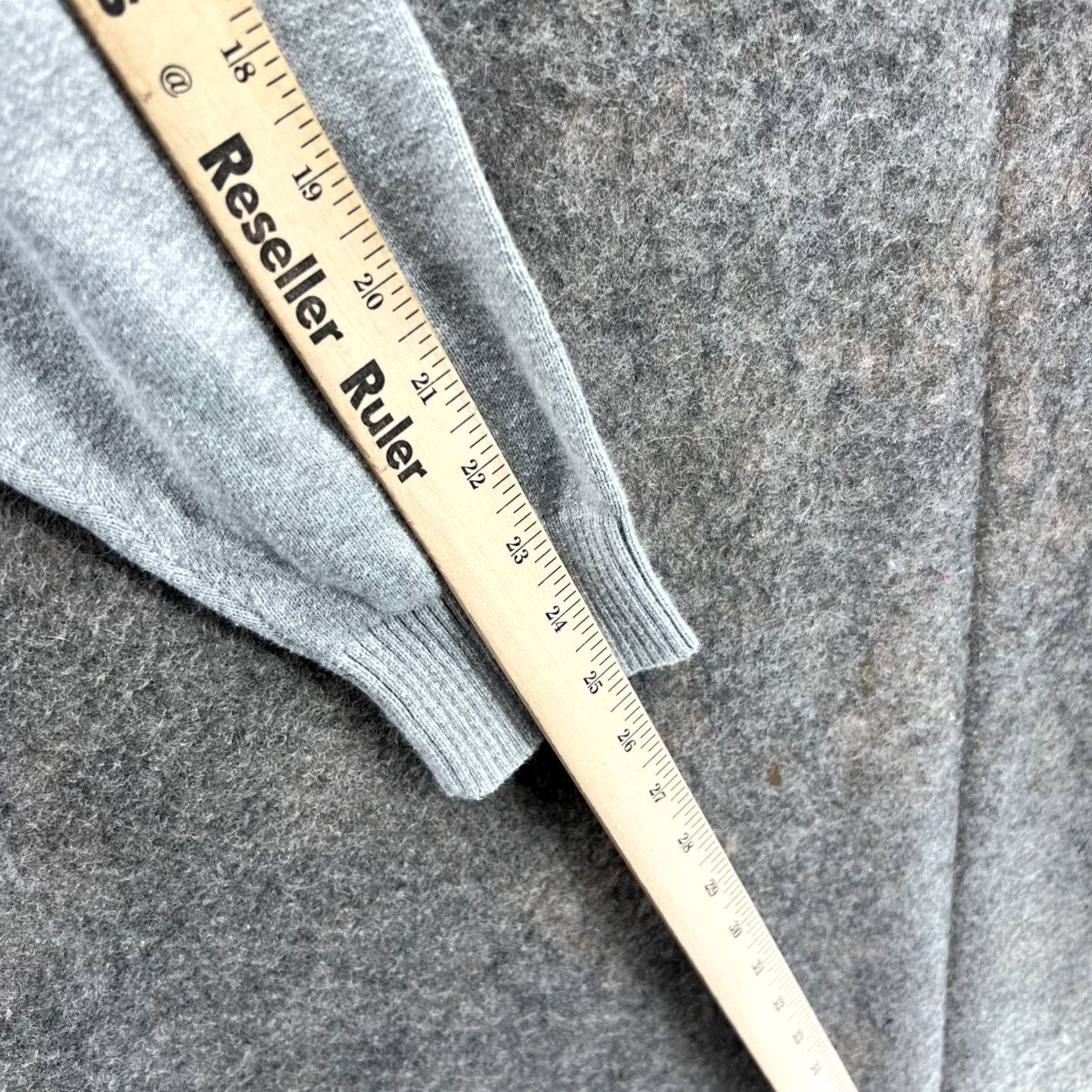 Tommy Hilfiger VINTAGE Tommy Hilfiger Sweater Men Medium Adult Gray Crewneck Pullover Fleece Logo Size US M / EU 48-50 / 2 - 5 Thumbnail