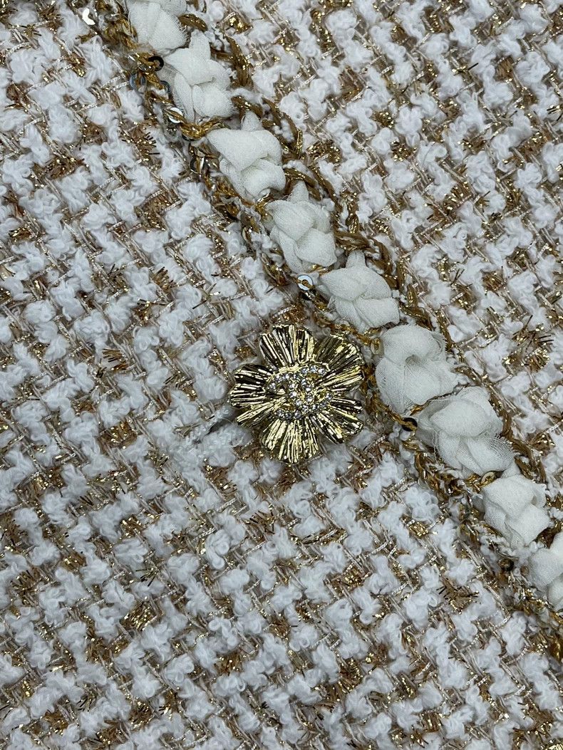 Chanel Chanel 26C gold thread stitching tweed four-pocket jacket Size XS / US 0-2 / IT 36-38 - 2 Thumbnail