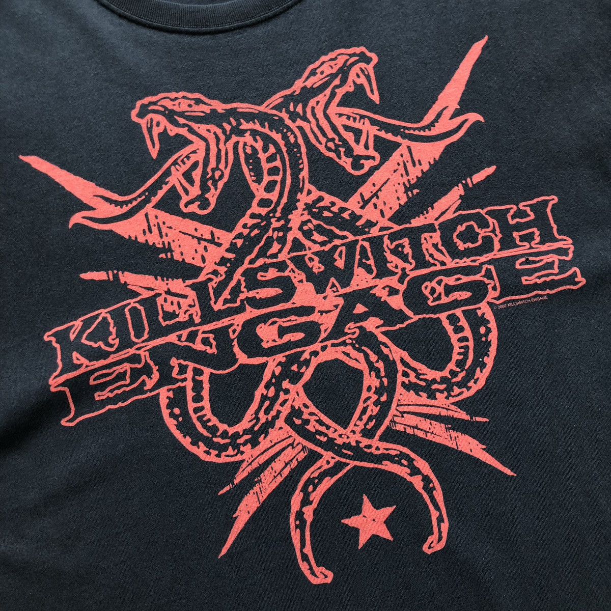 Band Tees KillSwitch Engage 2007 Snakes Printed Vintage 00’s T-Shirt Size US XL / EU 56 / 4 - 5 Thumbnail