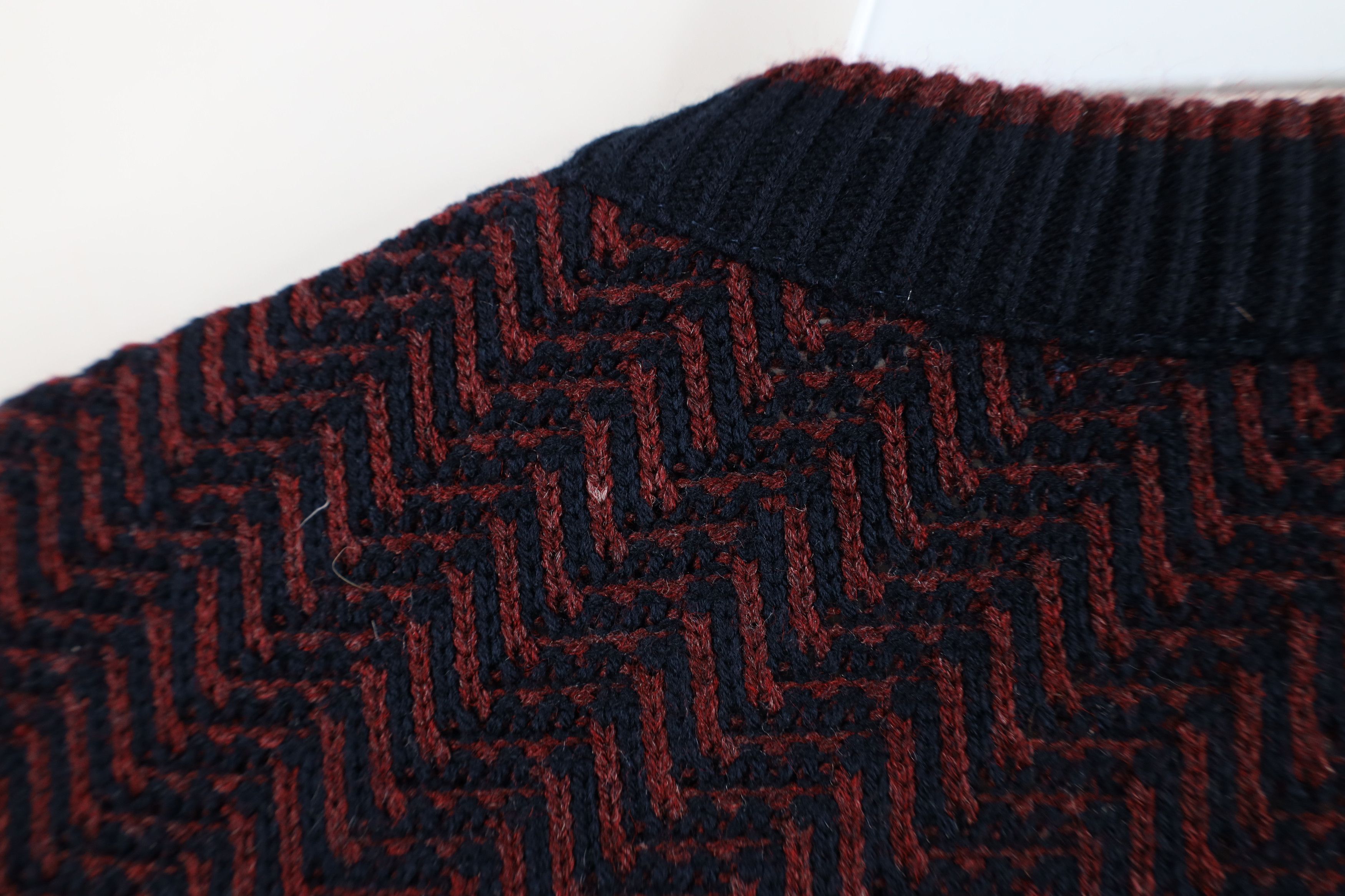 Vintage Vintage 90s Streetwear Zig Zag Wavy Knit V-Neck Sweater Vest Size US XL / EU 56 / 4 - 7 Thumbnail
