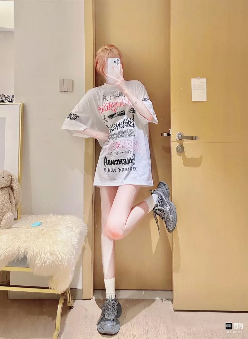 Balenciaga Balenciaga New Year series Logo letter printed round neck Size US XS / EU 42 / 0 - 8 Thumbnail