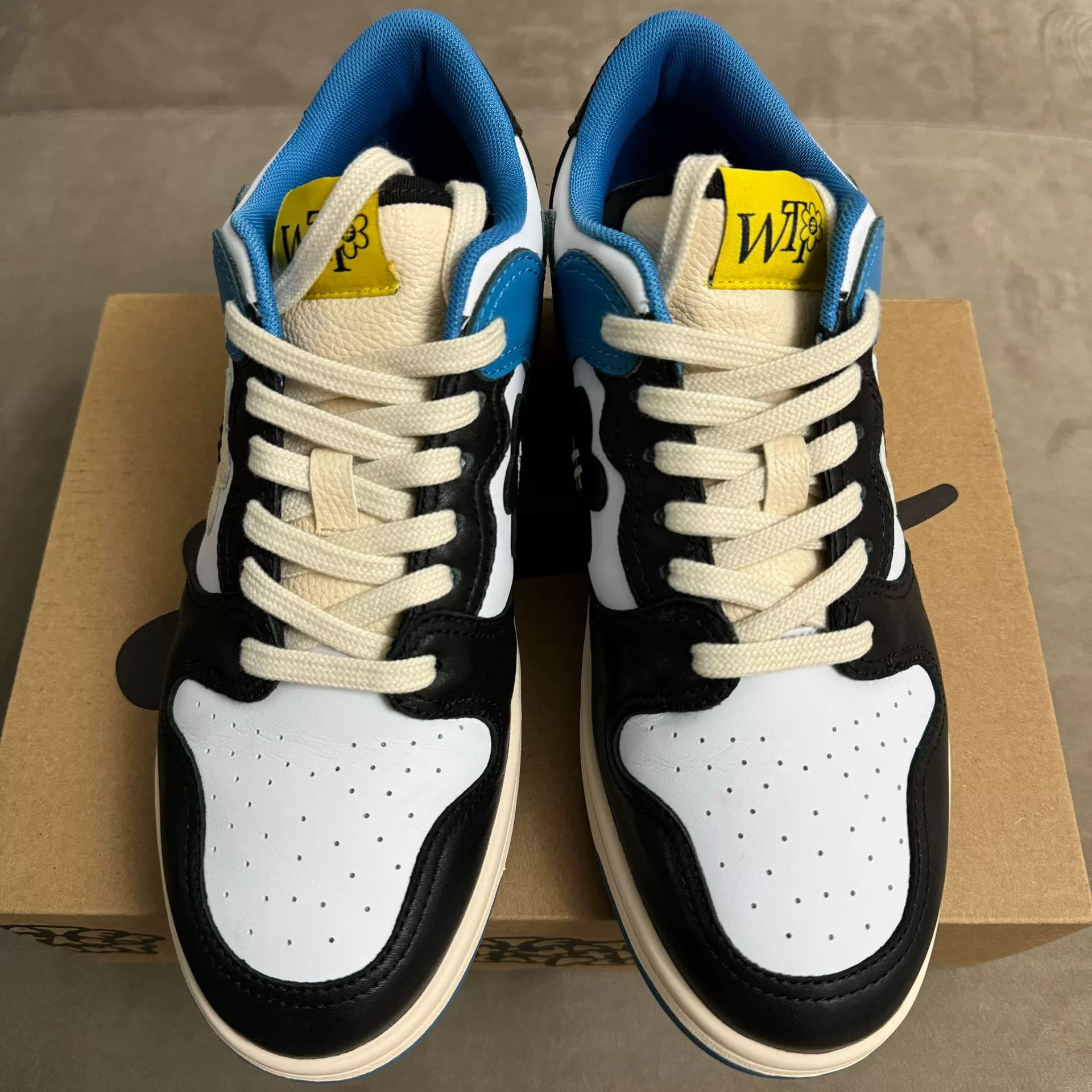 Houseplant Water The Plant Dunk Lightning Reverse Swoosh Size US 9 / EU 42 - 1 Thumbnail