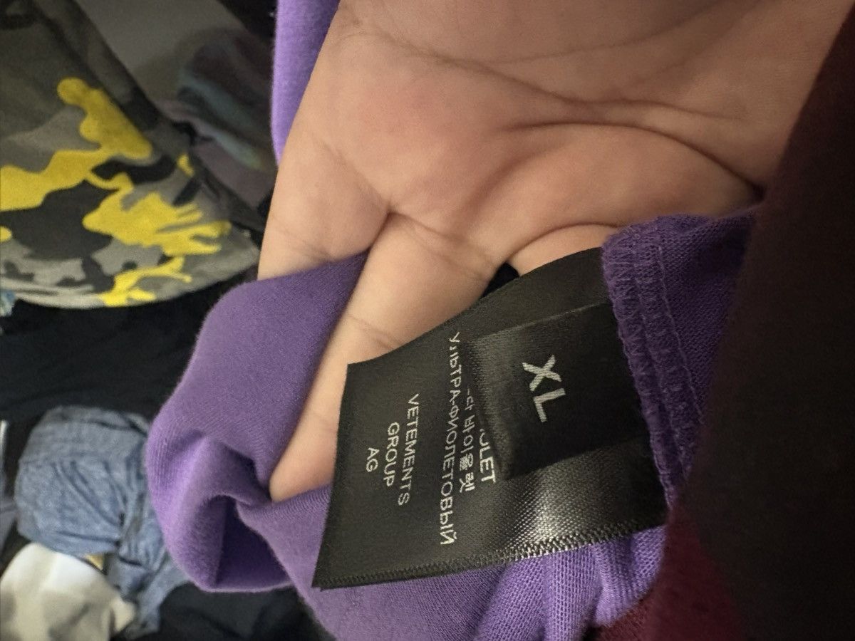 Vetements Purple Vetements Cursive Logo Tee Size US XL / EU 56 / 4 - 4 Thumbnail