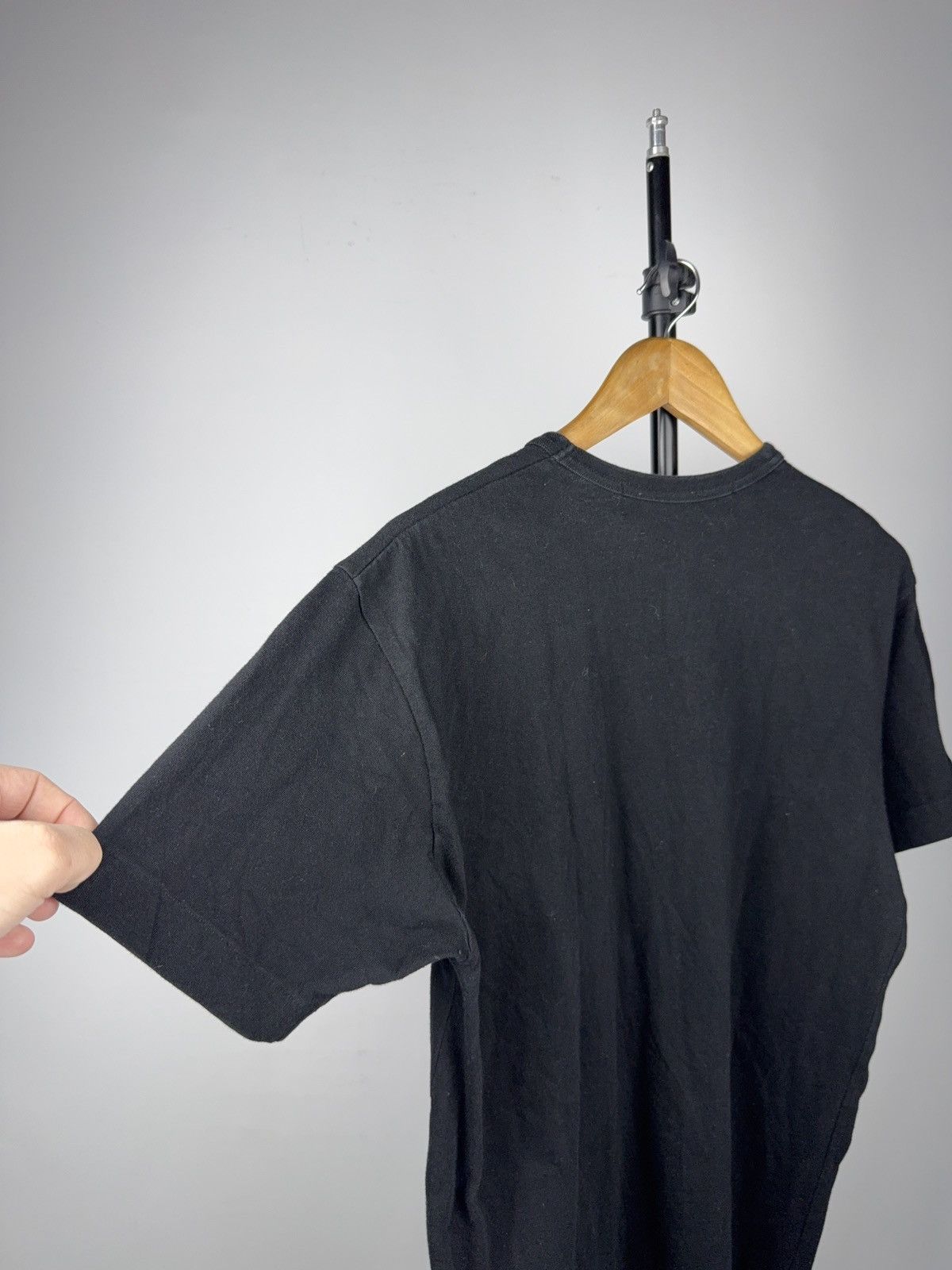 CDG by Comme des Garcons Comme des Garçons PLAY Gold Heart Black Tee Made in Japan Size US L / EU 52-54 / 3 - 13 Thumbnail