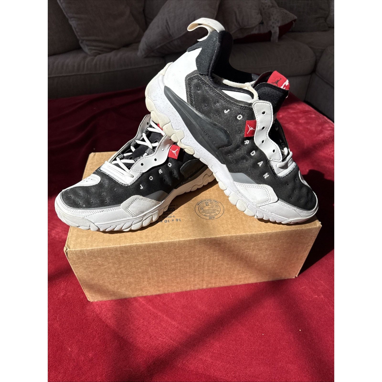 Jordan Brand Jordan Delta 2 Chicago Bulls Black White Red Low Top Size US 13 / EU 46 - 2 Thumbnail