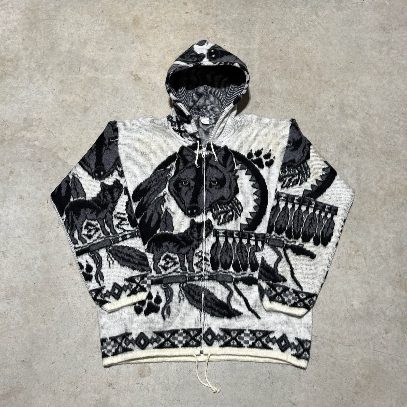 Fruit Of The Loom Artesanias Tuntaquimba Sweater Mens XL Wolf Feather pattern Size US XL / EU 56 / 4 - 1 Thumbnail