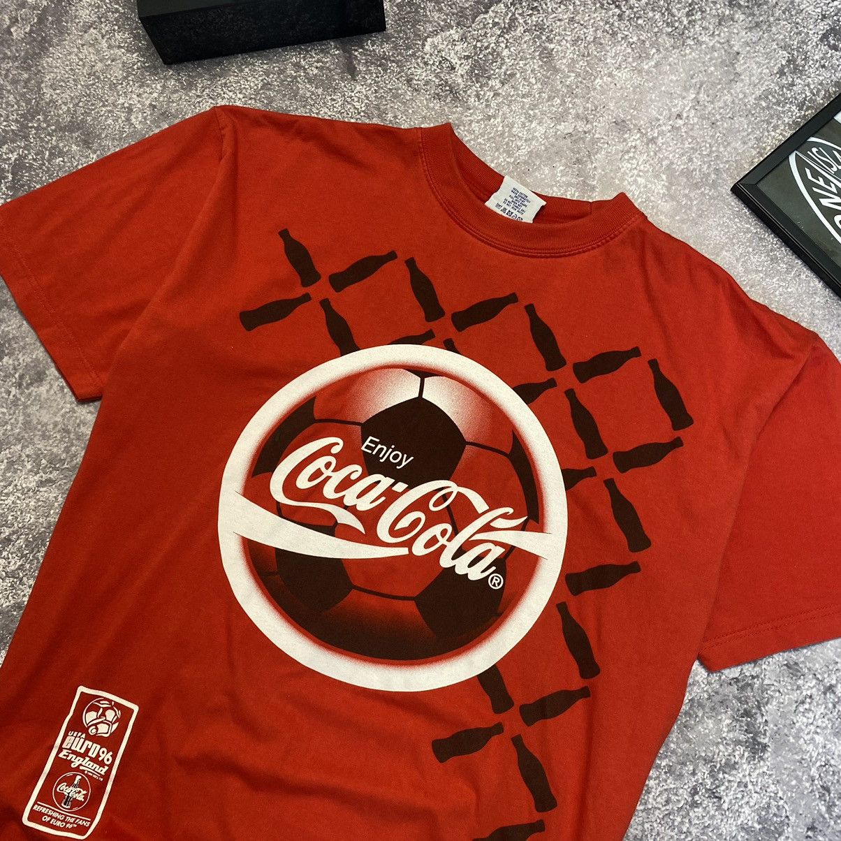 Vintage Vintage Coca Cola Euro 1994 Big Graphic Logo tee Size US L / EU 52-54 / 3 - 2 Thumbnail