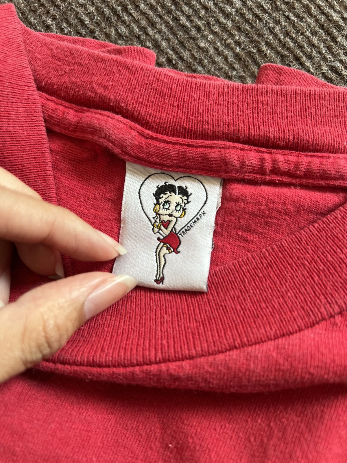 Vintage Vintage 2005 Betty Boop "Shock Me" Graphic Tee Red L y2k Size US L / EU 52-54 / 3 - 2 Thumbnail