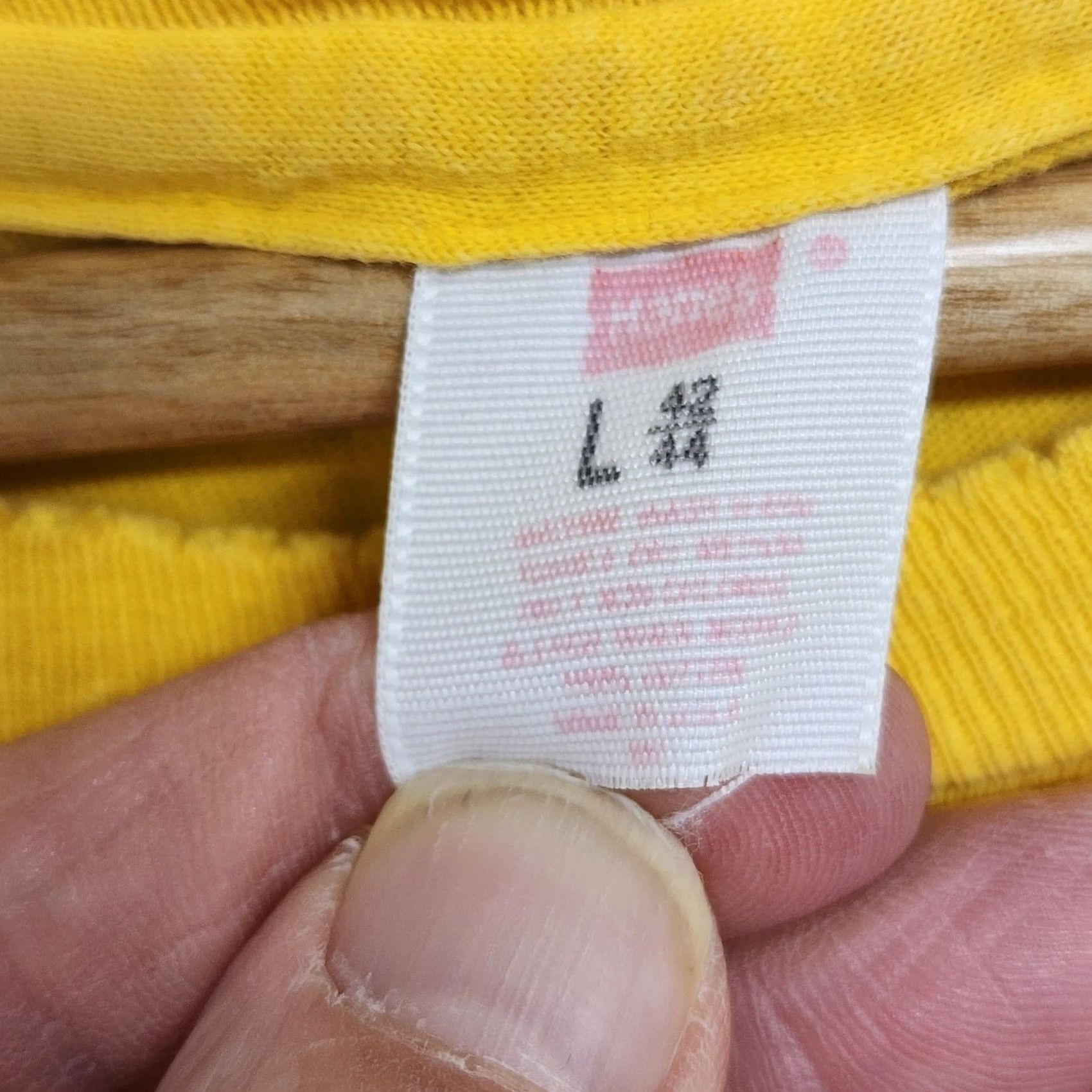 Hanes VINTAGE Hanes T Shirt Mens Large Yellow Crew Neck Pocket Distressed Thrashed Mens Size US L / EU 52-54 / 3 - 3 Thumbnail
