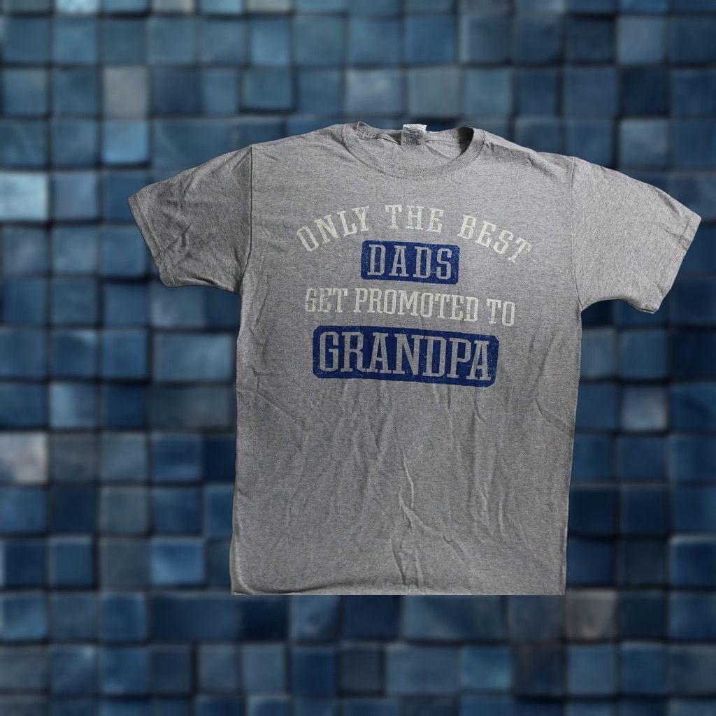 Vintage ONLY THE BEST DADS GET PROMOTED TO GRANDPA T-SHIRT Size US S / EU 44-46 / 1 - 1 Thumbnail