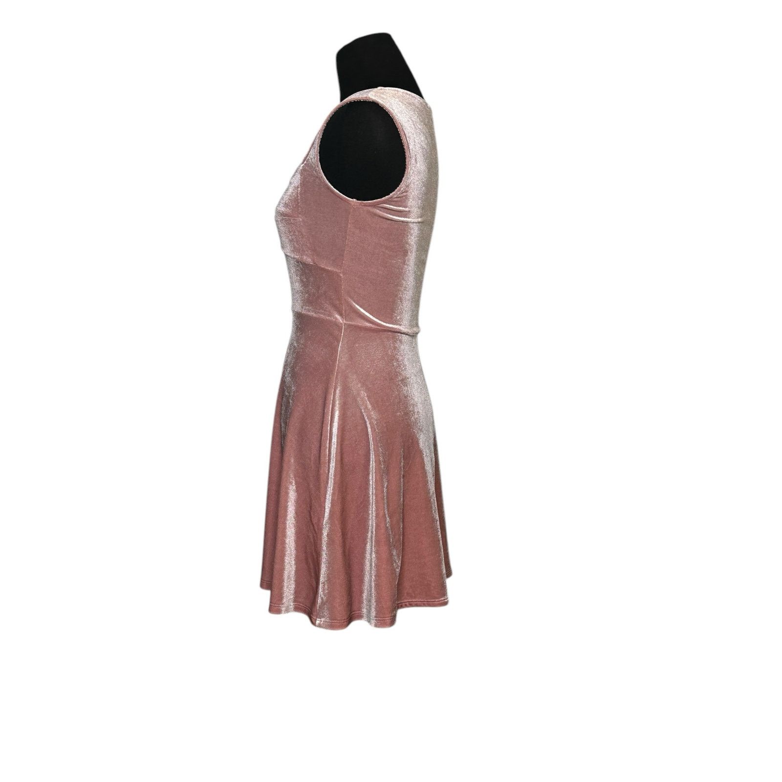 Forever 21 Forever 21 pink velvet fit and flare mini dress size Small Size S / US 4 / IT 40 - 5 Thumbnail