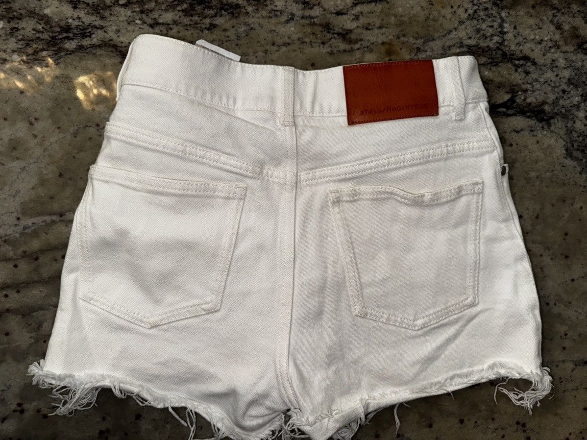 Stella McCartney Stella McCartney white jean shorts Size 26" / US 2 / IT 38 - 3 Thumbnail