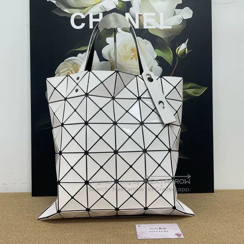 Issey Miyake Issey Miyake White Tote Bag Size ONE SIZE - 1 Thumbnail