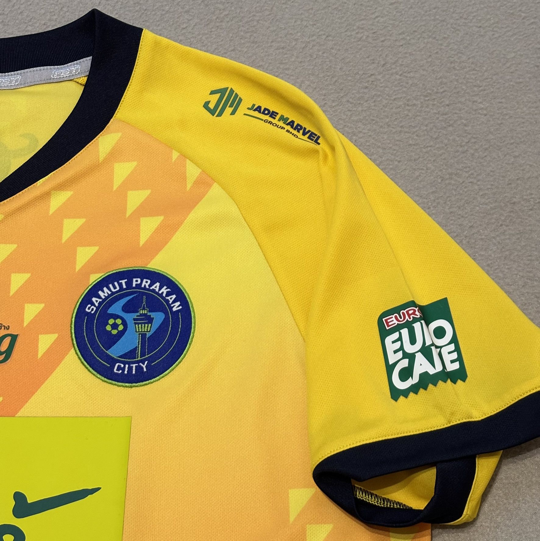 Other Samut Prakan City 2022/2023 FBT Football Jersey Size XL Size US L / EU 52-54 / 3 - 8 Thumbnail