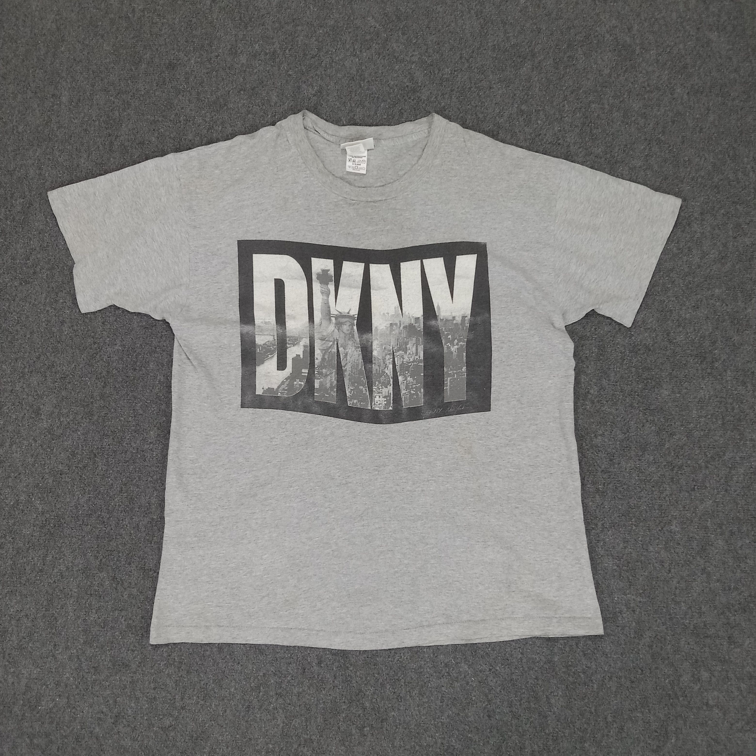 DKNY × Vintage DKNY New York Art American Designer Tshirt Size US XL / EU 56 / 4 - 1 Thumbnail