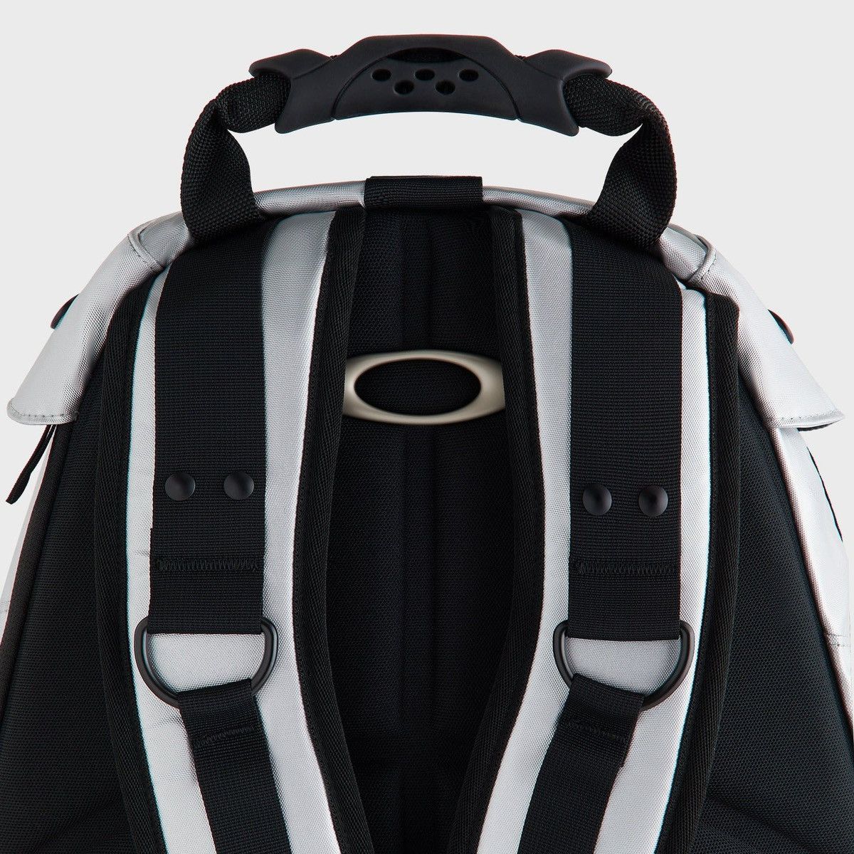 Kith × Oakley Kith for Oakley Icon RC Backpack in Silver 32L Capacity Bag Size ONE SIZE - 7 Thumbnail