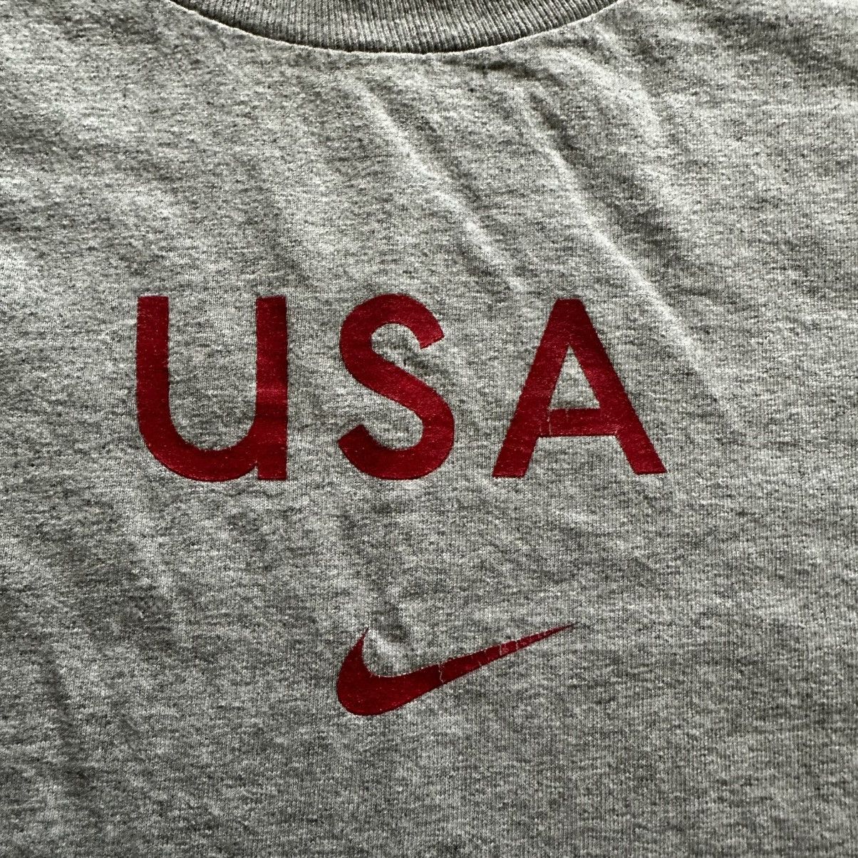 Nike VTG Nike Heather Grey Men T-Shirt USA Center Swoosh Red Logo Size US XL / EU 56 / 4 - 3 Thumbnail