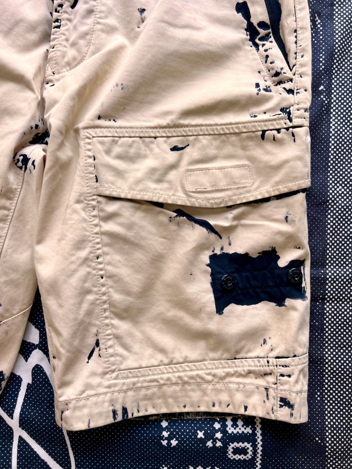 Stone Island Stone Island Hand Corrosion Cargo Shorts Type RE W30 Size US 30 / EU 46 - 4 Thumbnail