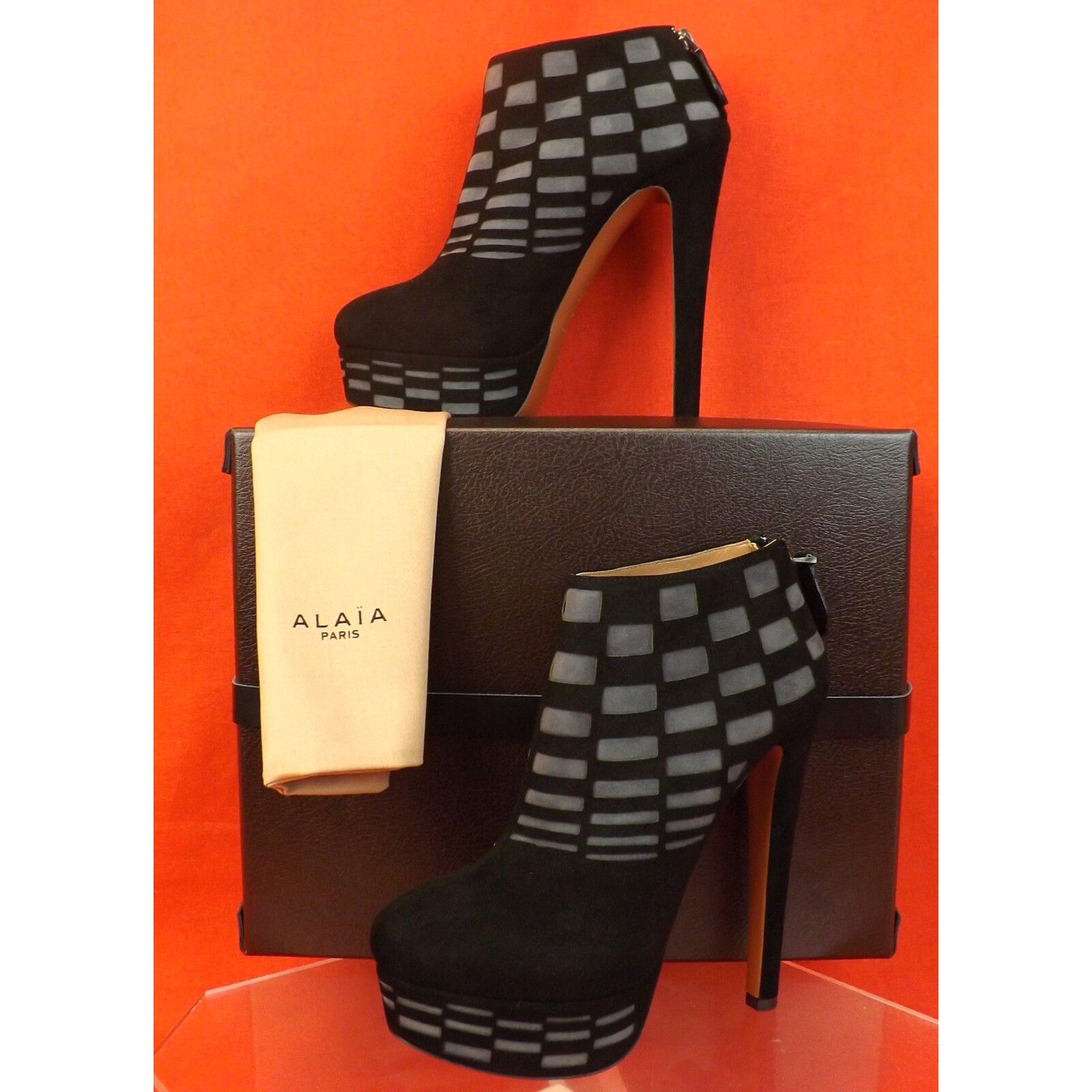 Alaia BLACK TWO TONE SUEDE LASER CUT PLATFORM ZIP ANKLE BOOTS 40.5 Size US 10.5 / IT 40.5 - 2 Thumbnail
