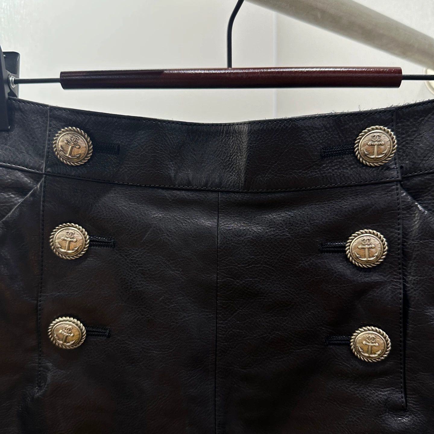 Chanel Chanel anchor button cowhide leather skirt 36 feb509 Size 26" / US 2 / IT 38 - 6 Thumbnail
