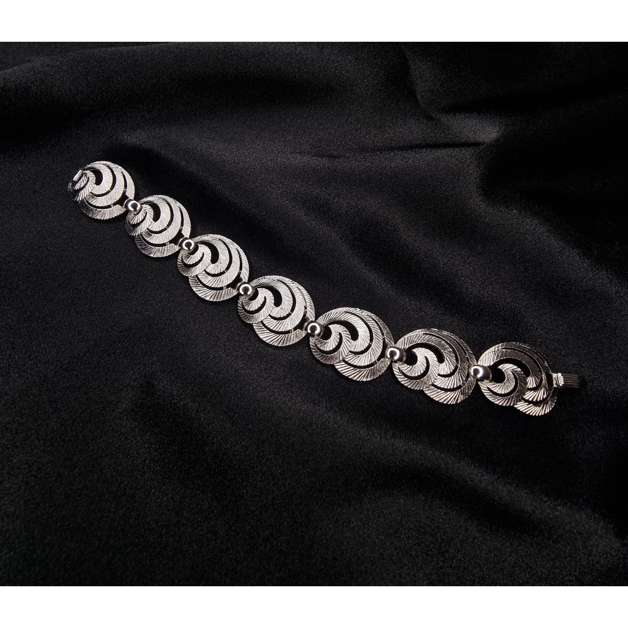 Vintage Rare Find Vintage TRIFARI Signed 1960s Silver-Tone Swirl Lin Size ONE SIZE - 5 Thumbnail