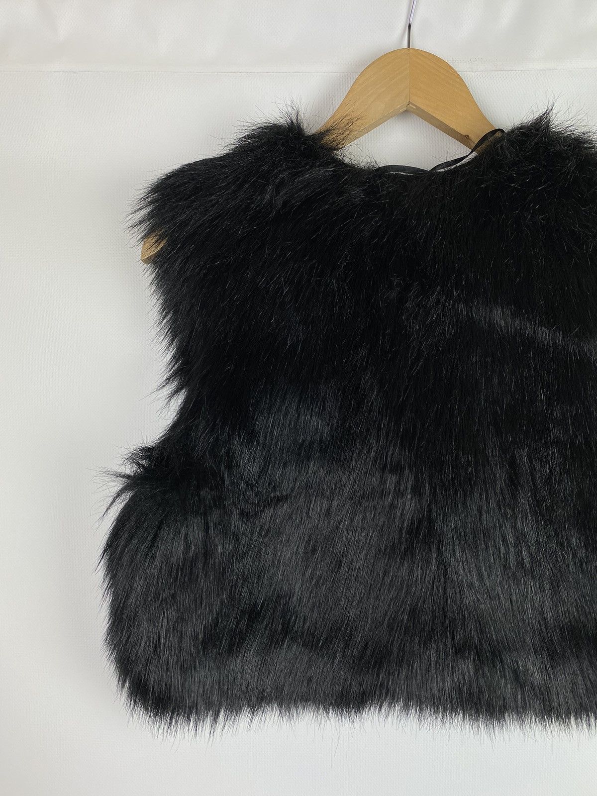 H&M × Jimmy Choo Jimmy Choo for H&M ladies faux fur vest gilet size US 8 Size M / US 6-8 / IT 42-44 - 13 Thumbnail