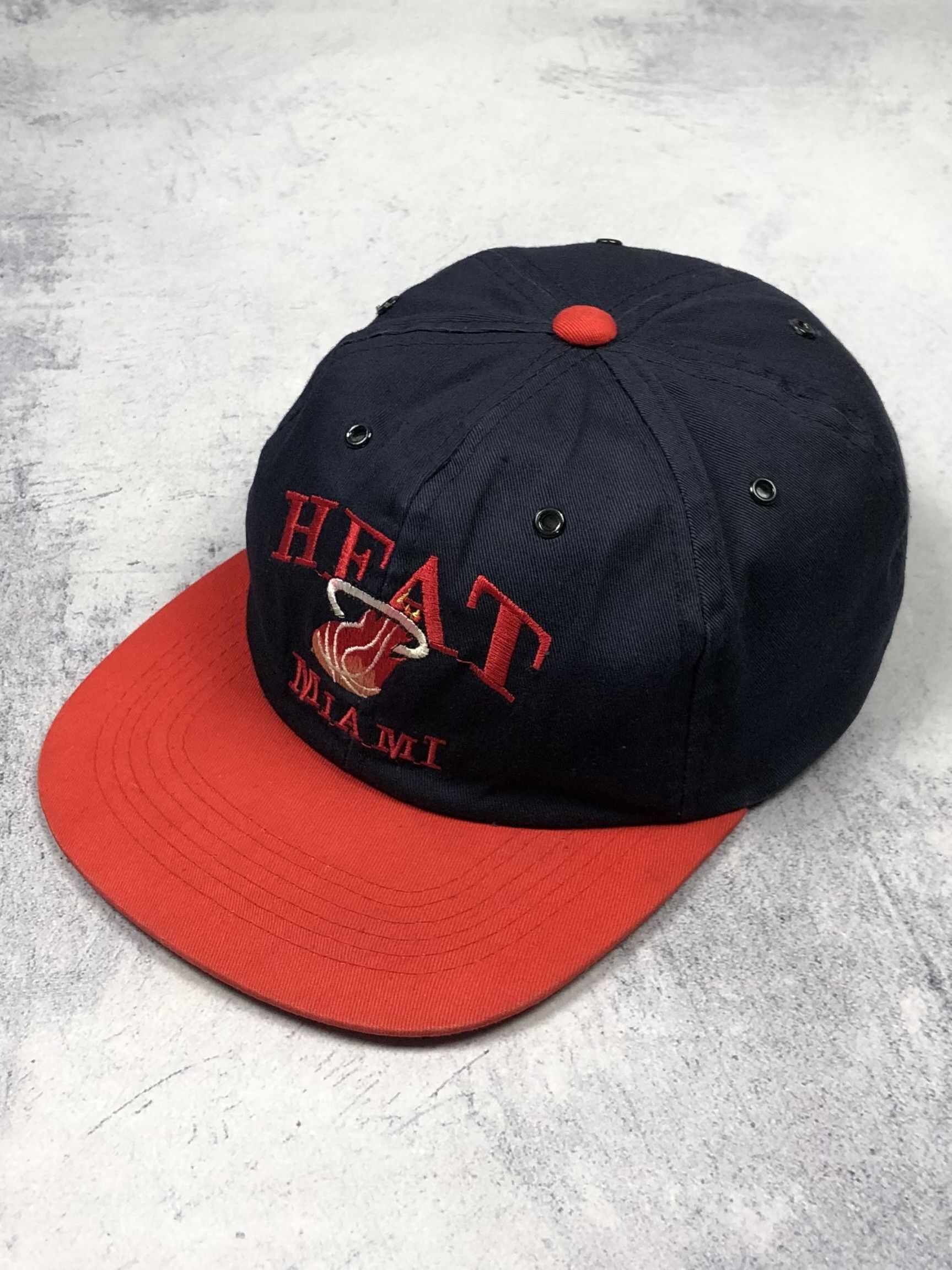 NBA Vintage Miami Heat NBA Cap Size ONE SIZE - 1 Thumbnail