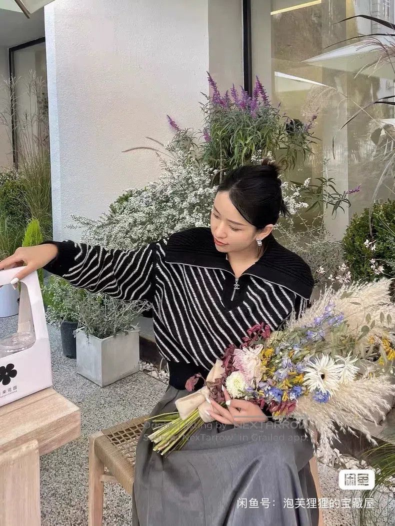 Chanel Chanel 21B black and white colour block oblique stripe sha Size S / US 4 / IT 40 - 2 Thumbnail