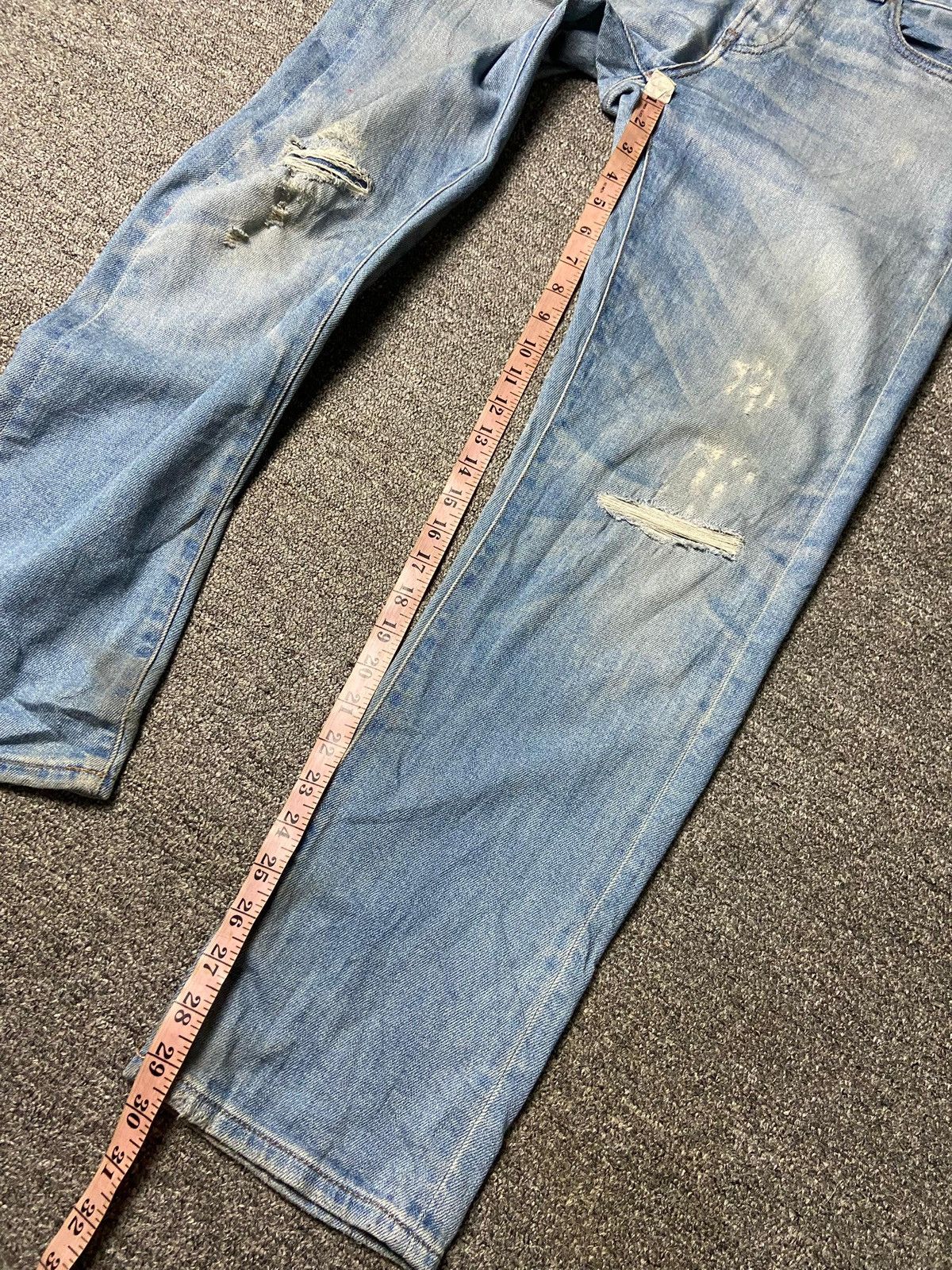 Uniqlo UNIQLO Slim Fit Ripped Jeans (143) Size US 33 - 6 Thumbnail