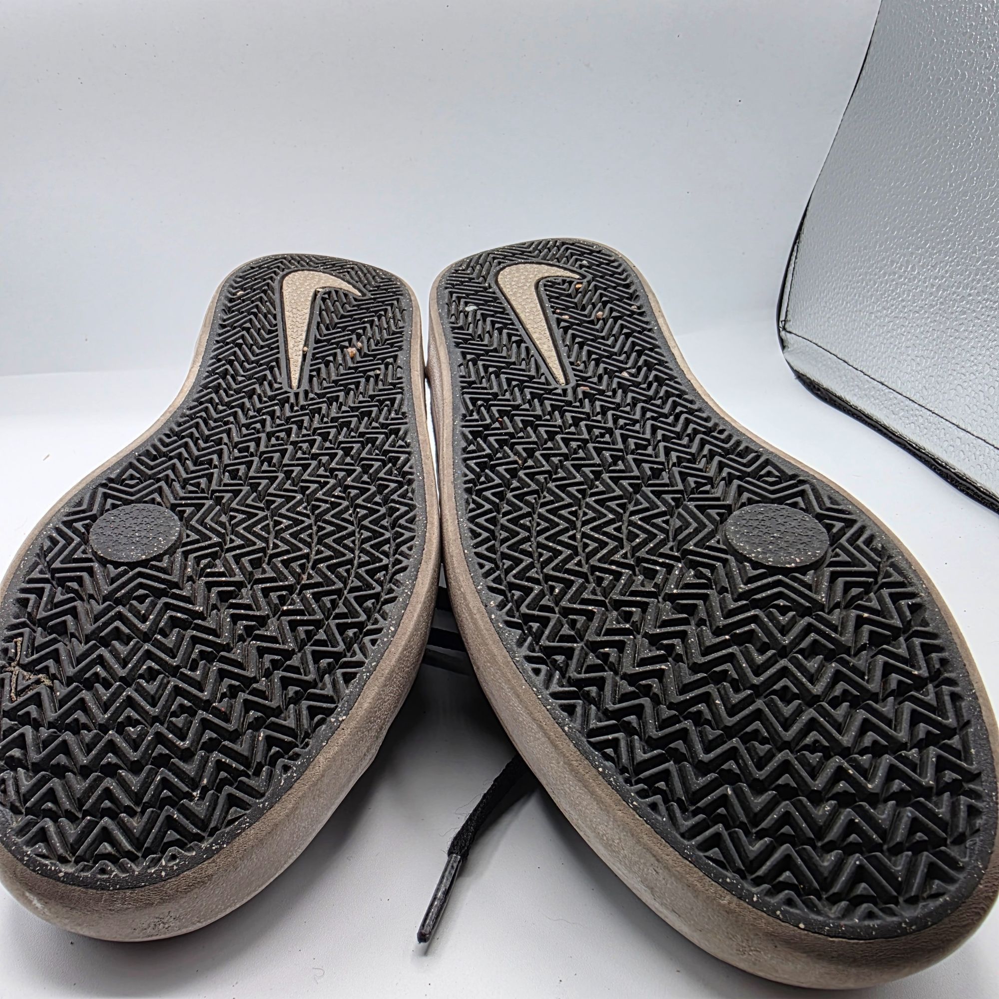 Nike Nike SB Check Solarsoft Womens 6.5 Black Casual Shoes Sneake Size US 6.5 / IT 36.5 - 11 Thumbnail