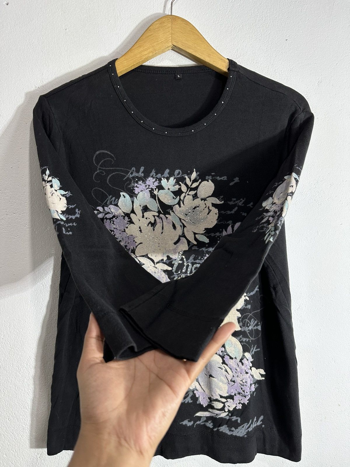 Hysteric Glamour WORLDCLASS STUDDED GLITTER POEM FLOWER LONG SLEEVE TEE Size US M / EU 48-50 / 2 - 4 Thumbnail