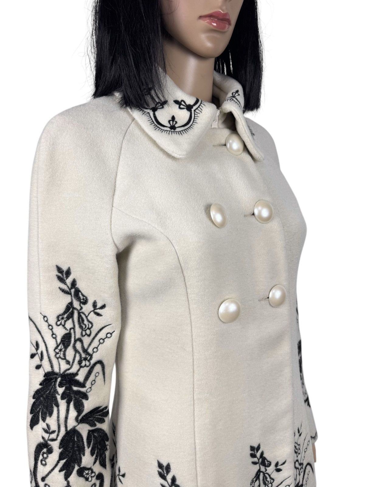 Moschino Moschino Cheap and Chic Vintage Wool Coat Embroidered Floral Size M / US 6-8 / IT 42-44 - 6 Thumbnail