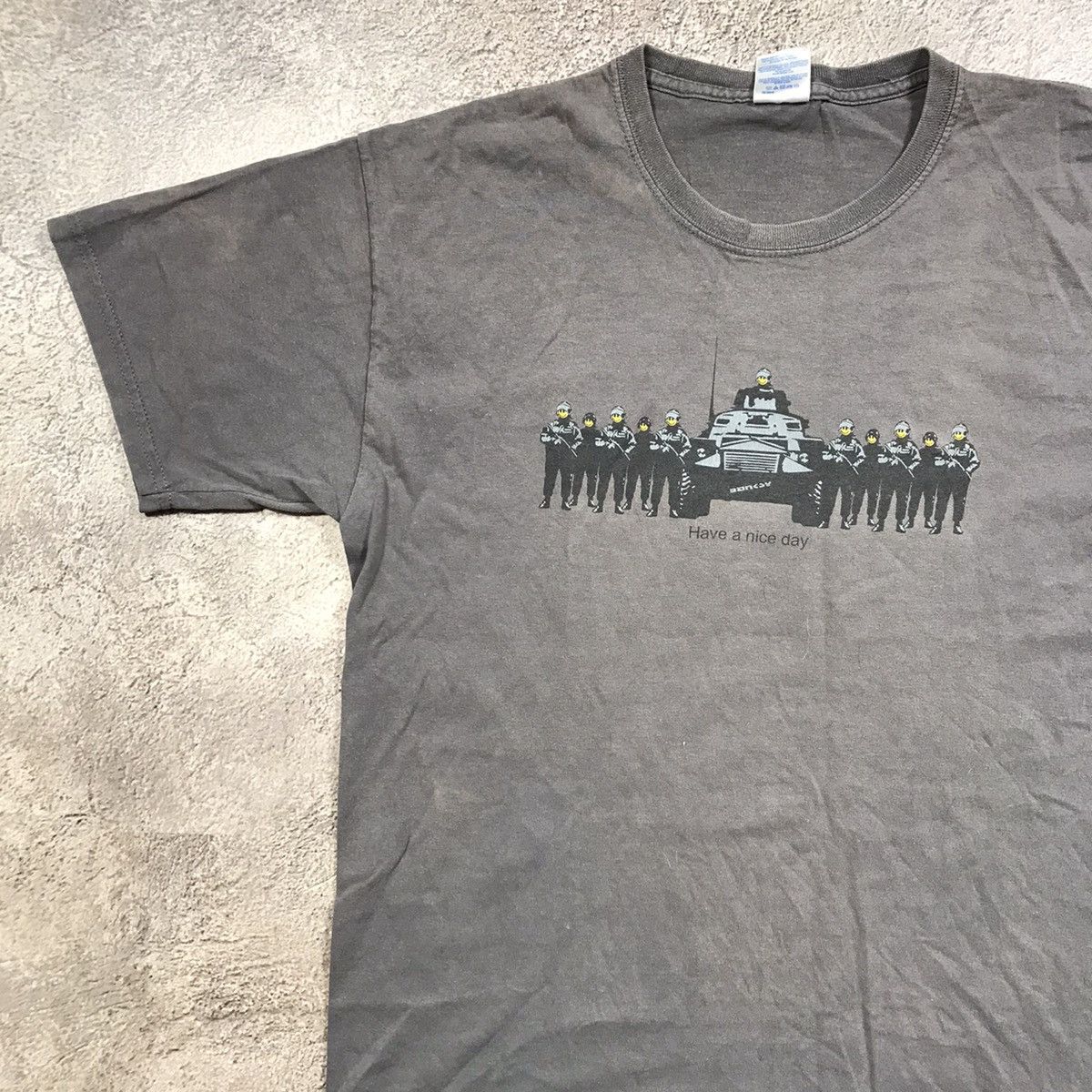 Vintage Vintage 90s Sun Faded Graphic Tee Streetwear Grunge Baggy L Size US L / EU 52-54 / 3 - 2 Thumbnail