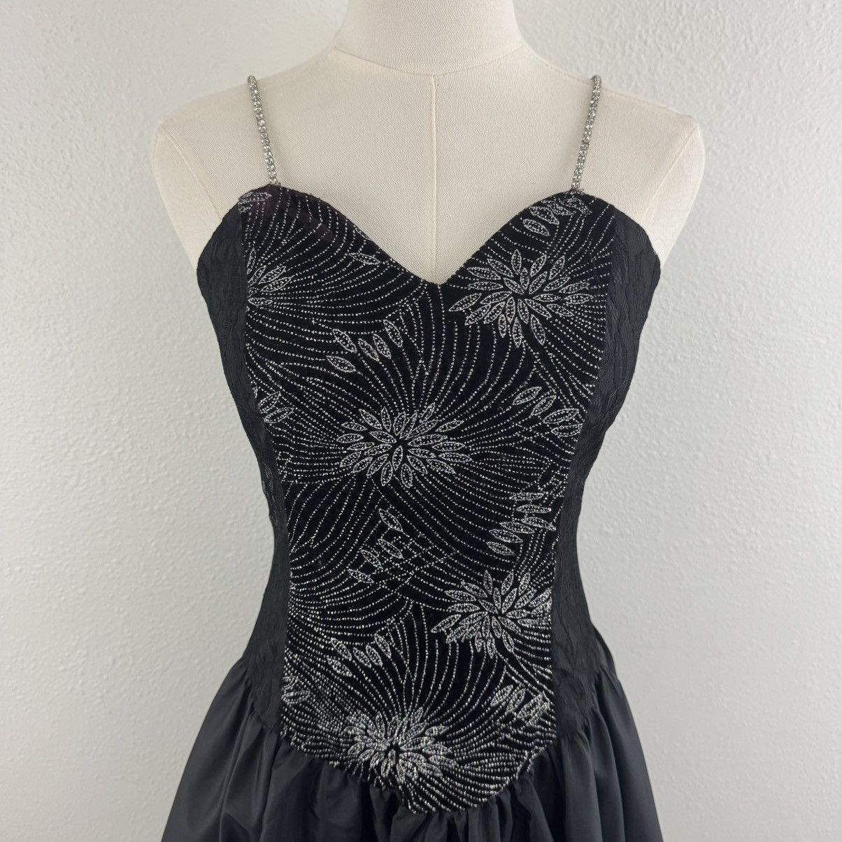 Vintage Vintage 90s Black Velvet Silver Floral Glitter Mini Dress Size S / US 4 / IT 40 - 2 Thumbnail