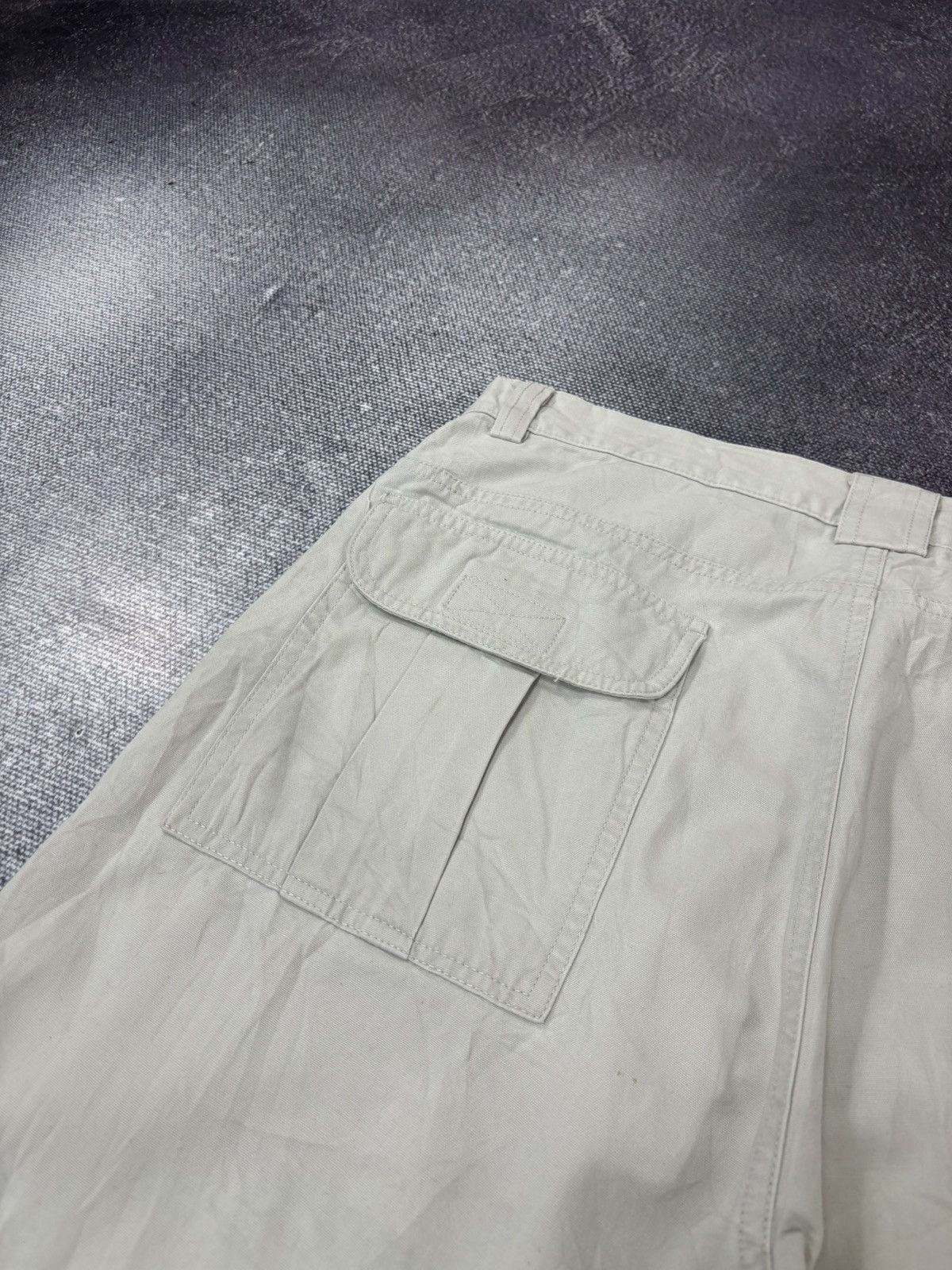 Eddie Bauer Vintage Eddie Bauer Legend Beige Utility Field Cargo Shorts Size US 34 / EU 50 - 16 Thumbnail
