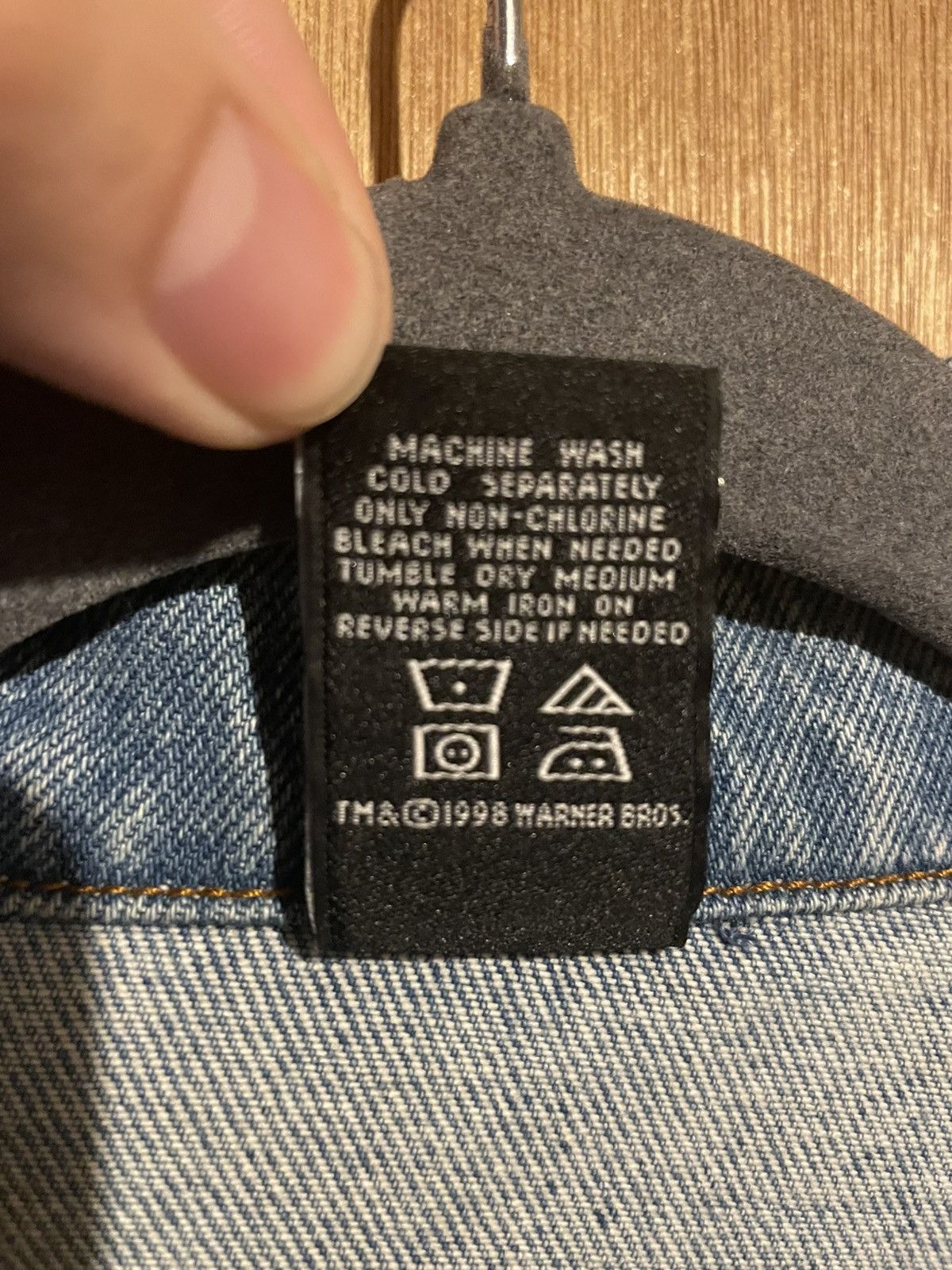 Vintage × Warner Bros Vintage 1998 Warner Bros Studio Denim Jacket Size US L / EU 52-54 / 3 - 5 Thumbnail