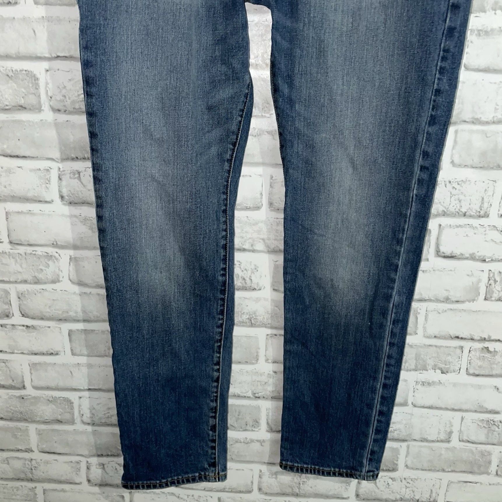 Lucky Brand VINTAGE? Actually not vintage. Lucky Brand Jeans Men 32x30 Slim Taper Blue Denim 105 Slim Tapered Blue Mens 32x30 Size US 32 / EU 48 - 3 Thumbnail